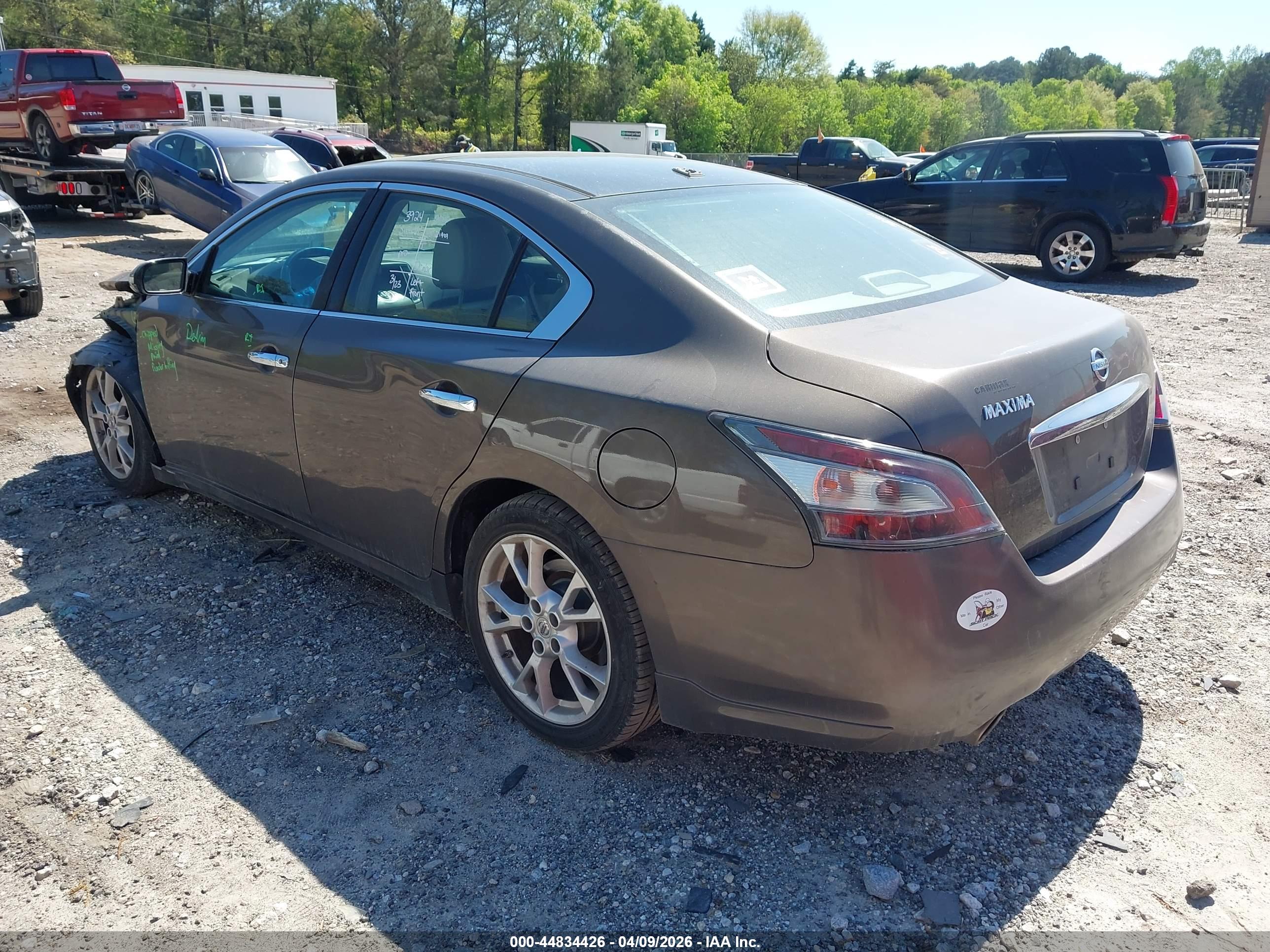 NISSAN MAXIMA image 3