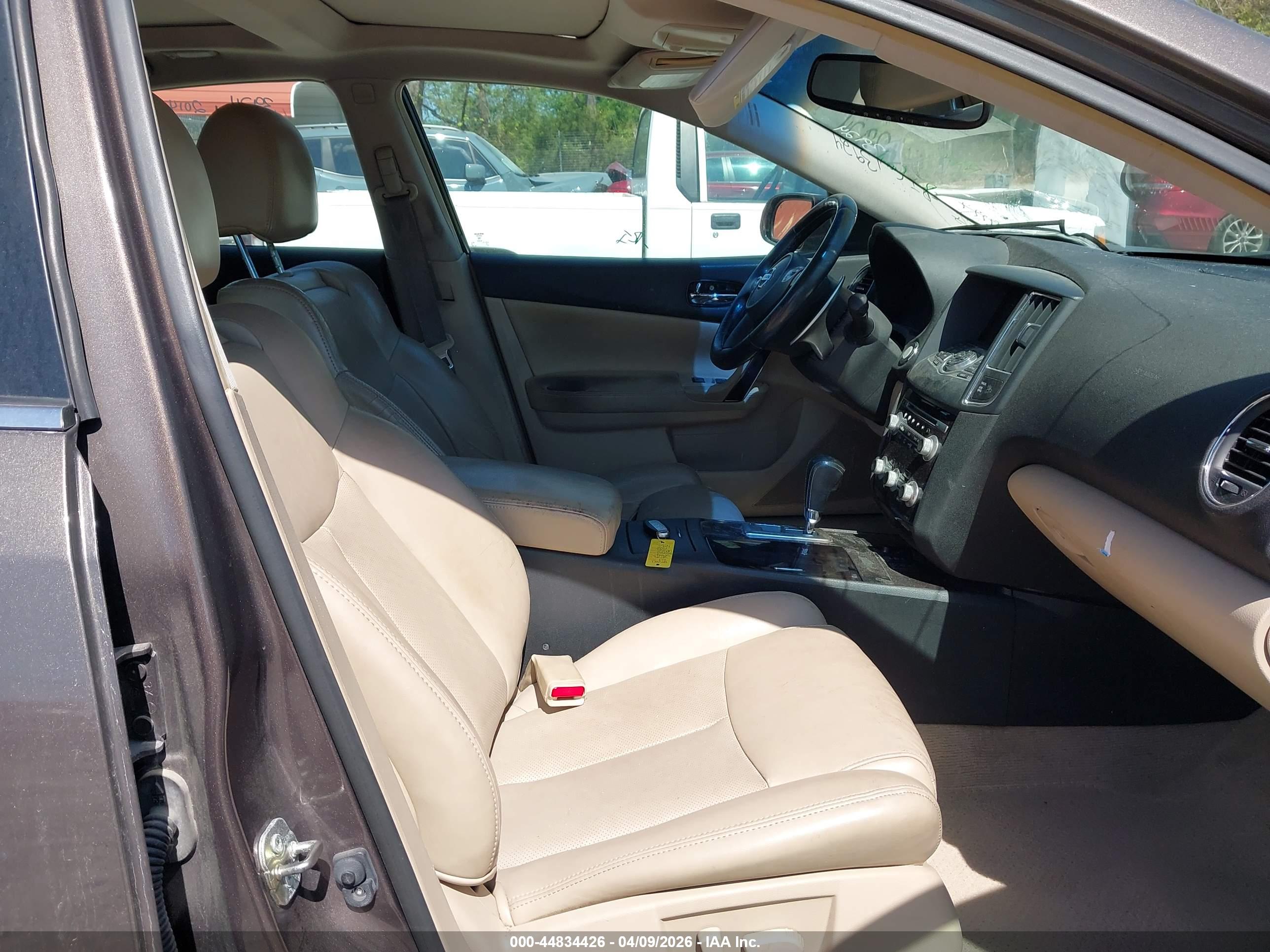 NISSAN MAXIMA image 5