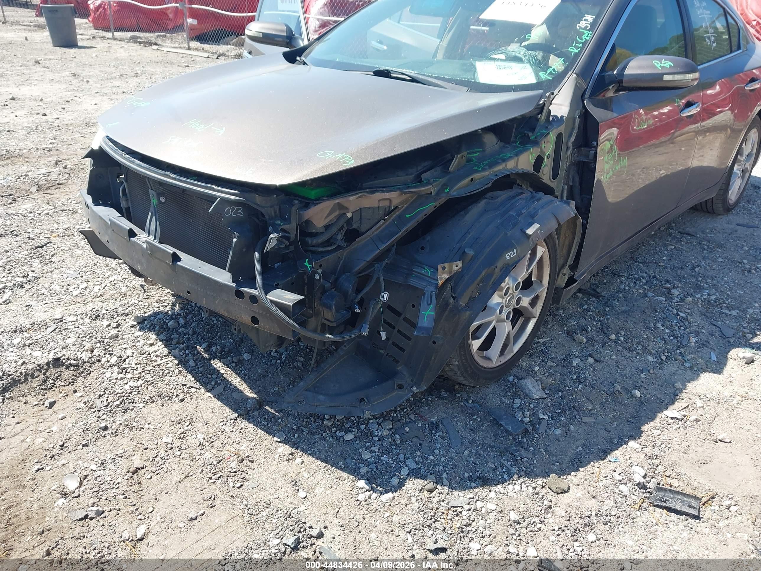 NISSAN MAXIMA image 6