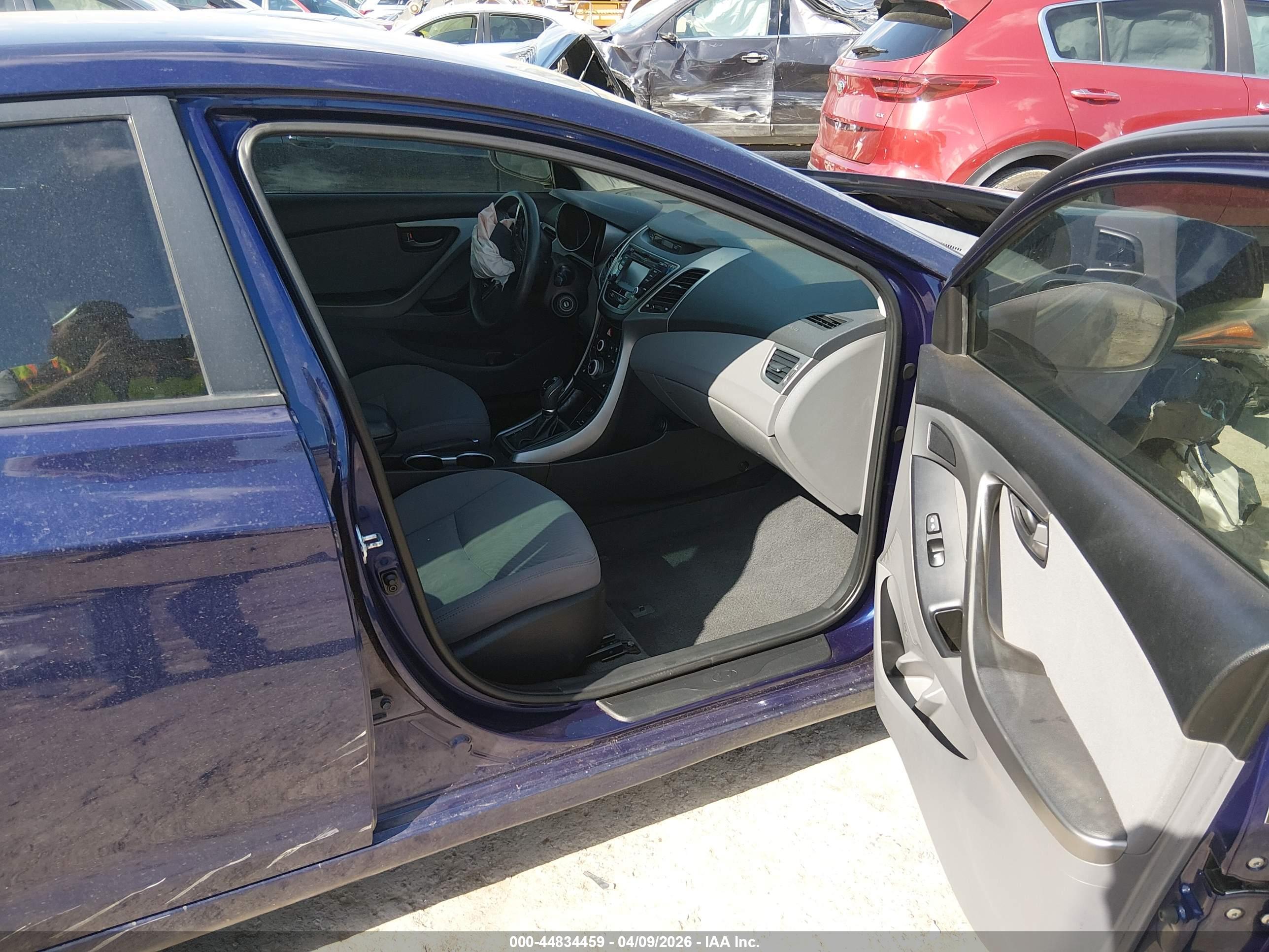 HYUNDAI ELANTRA image 5