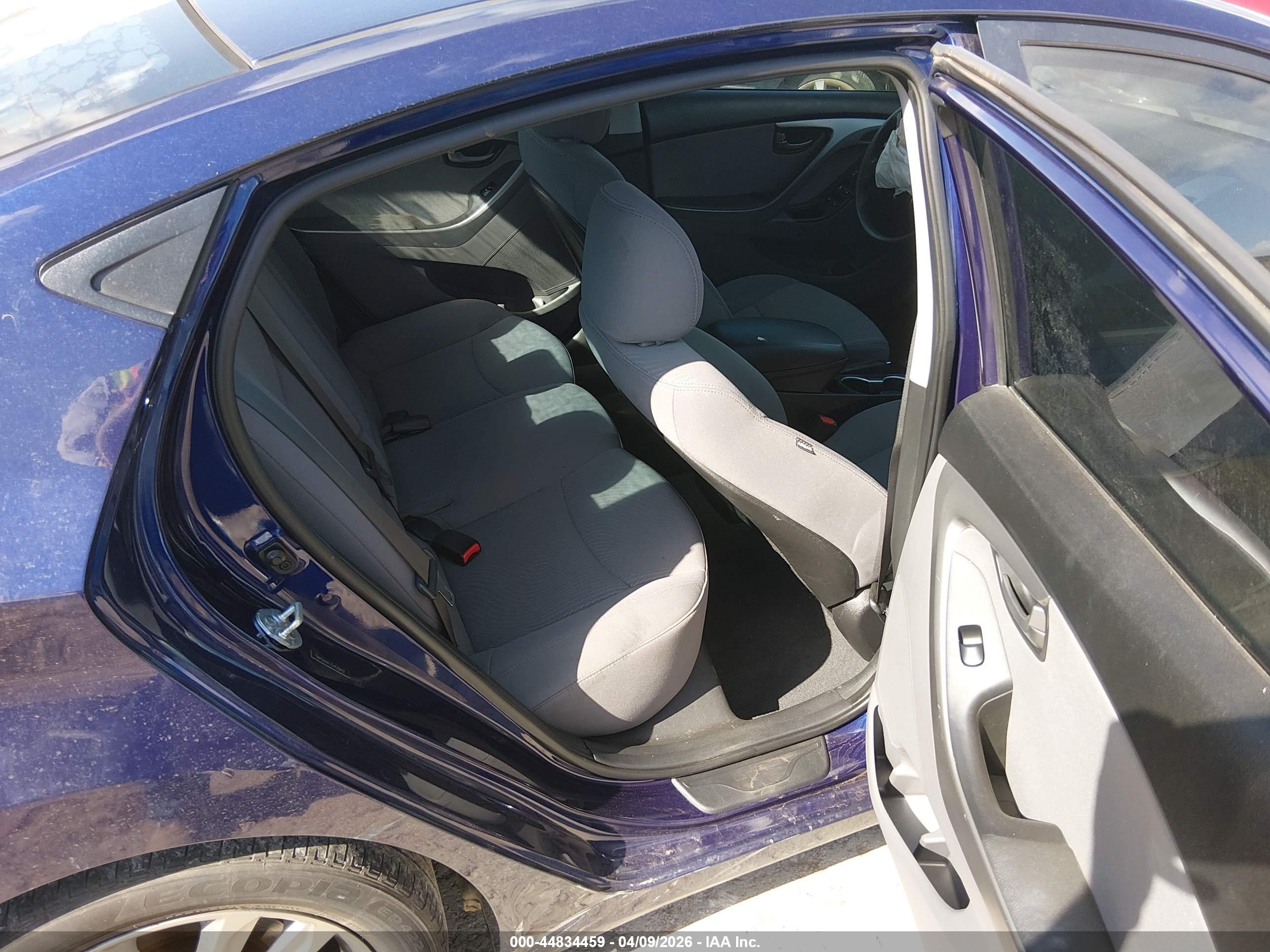 HYUNDAI ELANTRA image 8
