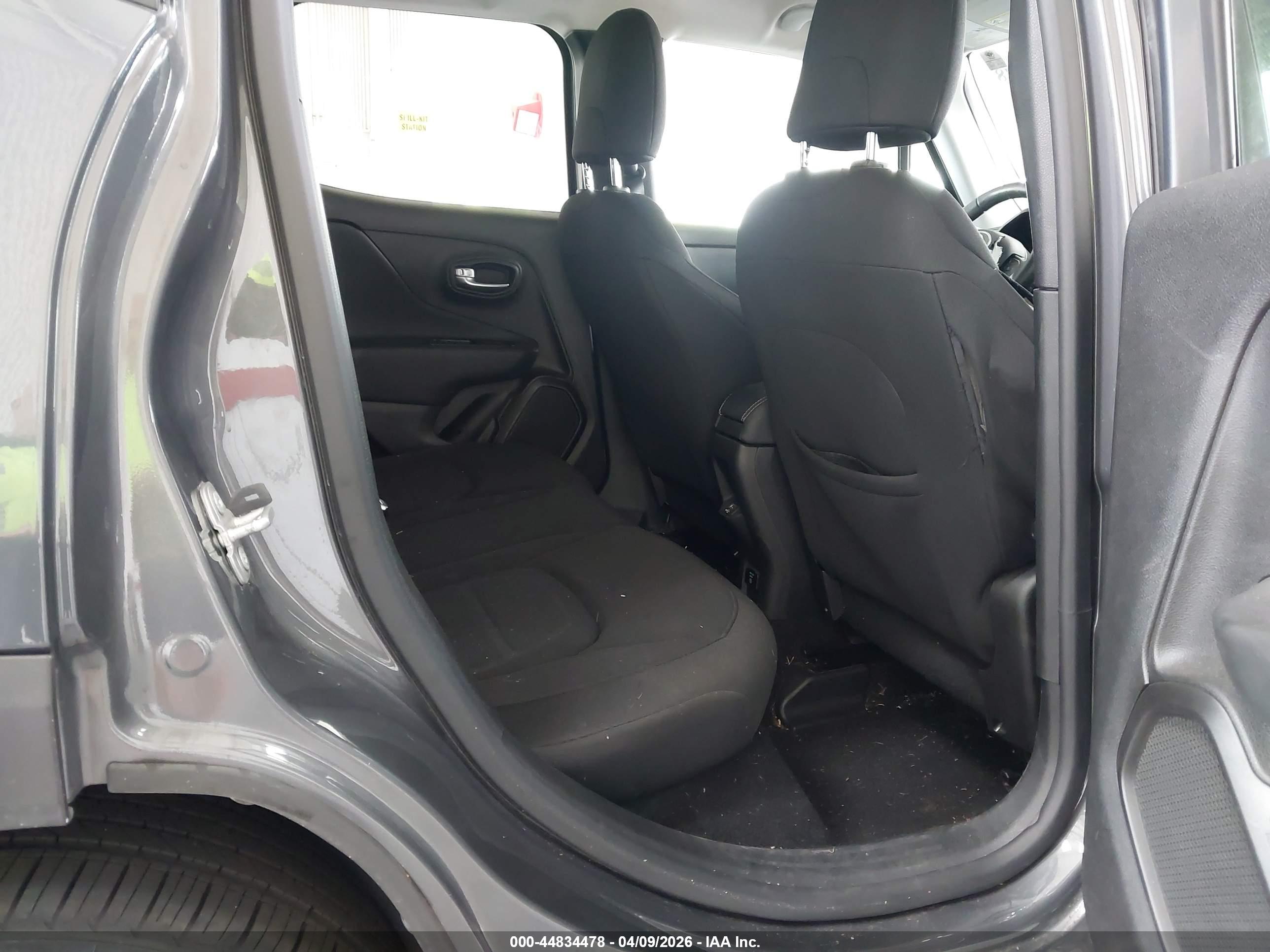 JEEP RENEGADE image 8