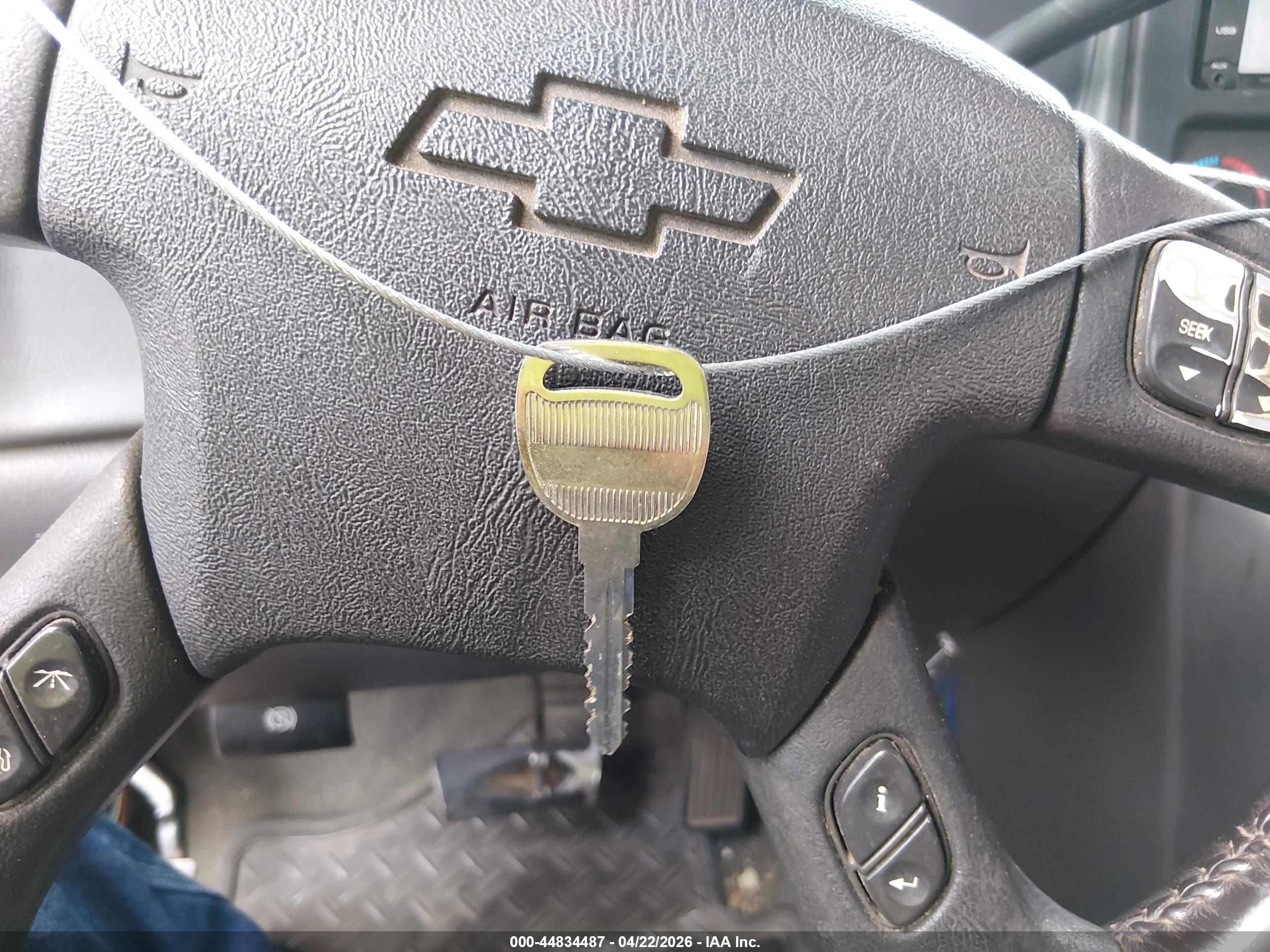 CHEVROLET SILVERADO image 11