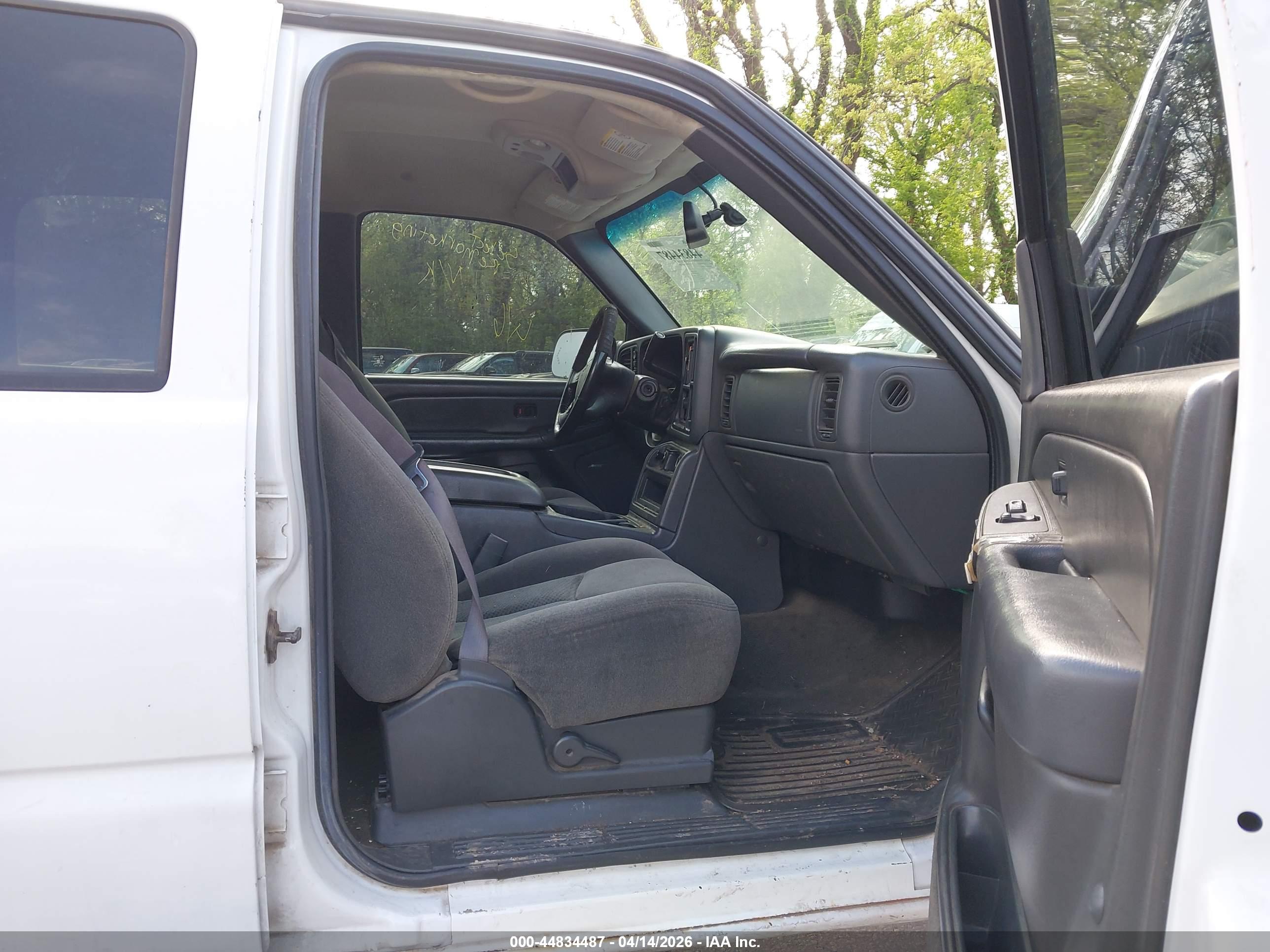 CHEVROLET SILVERADO image 5