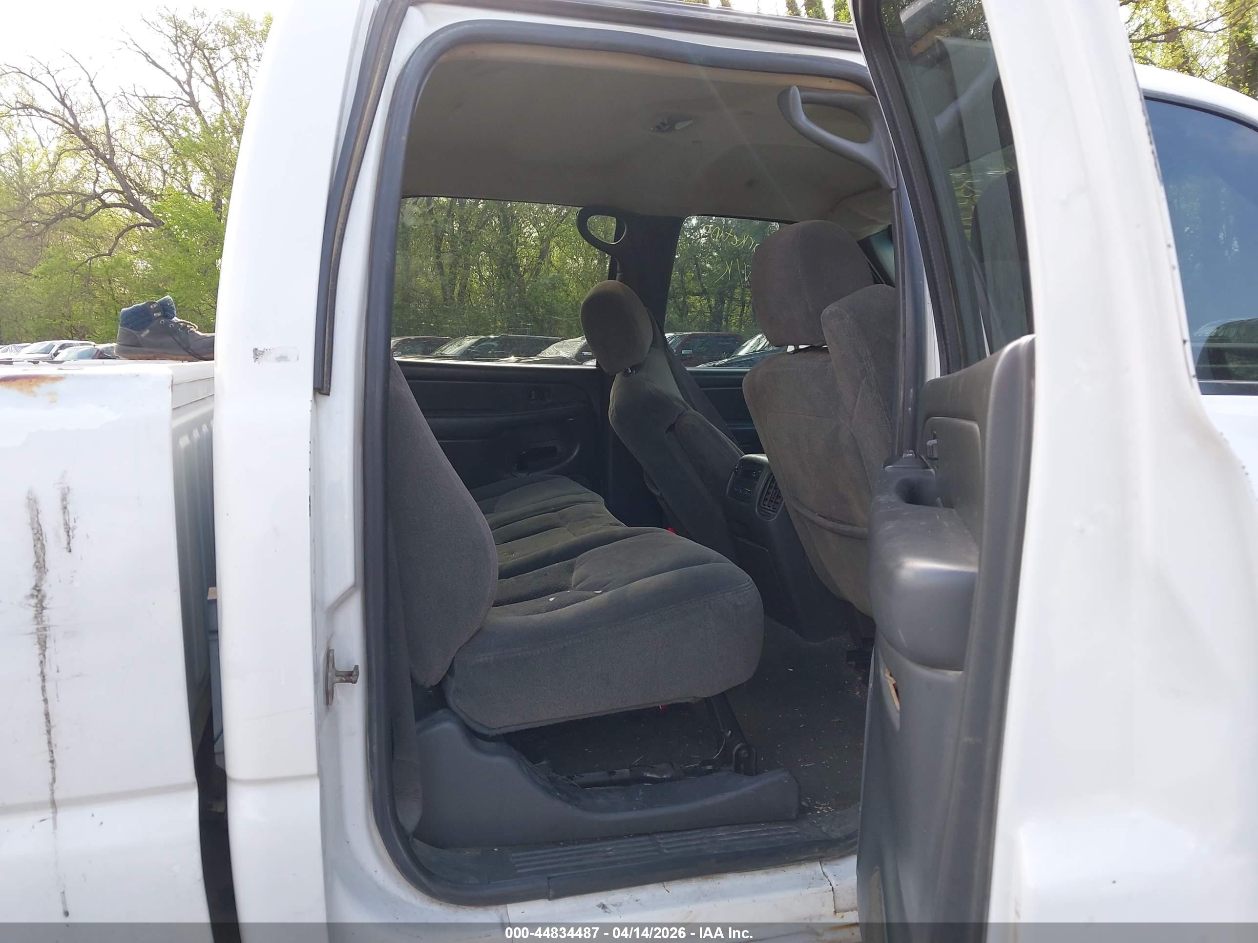 CHEVROLET SILVERADO image 8