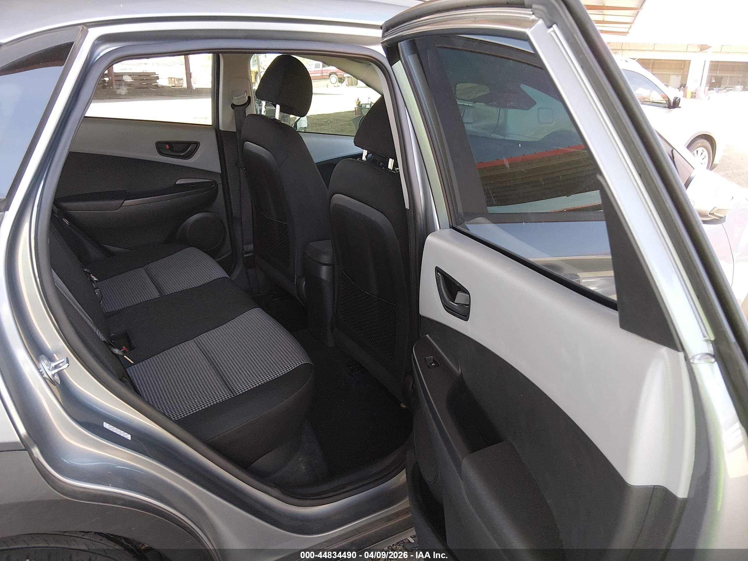 HYUNDAI KONA image 8