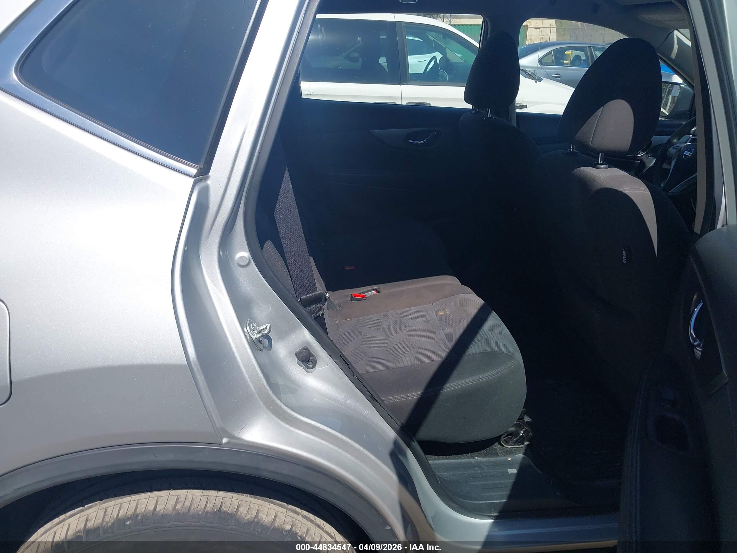 NISSAN ROGUE image 8