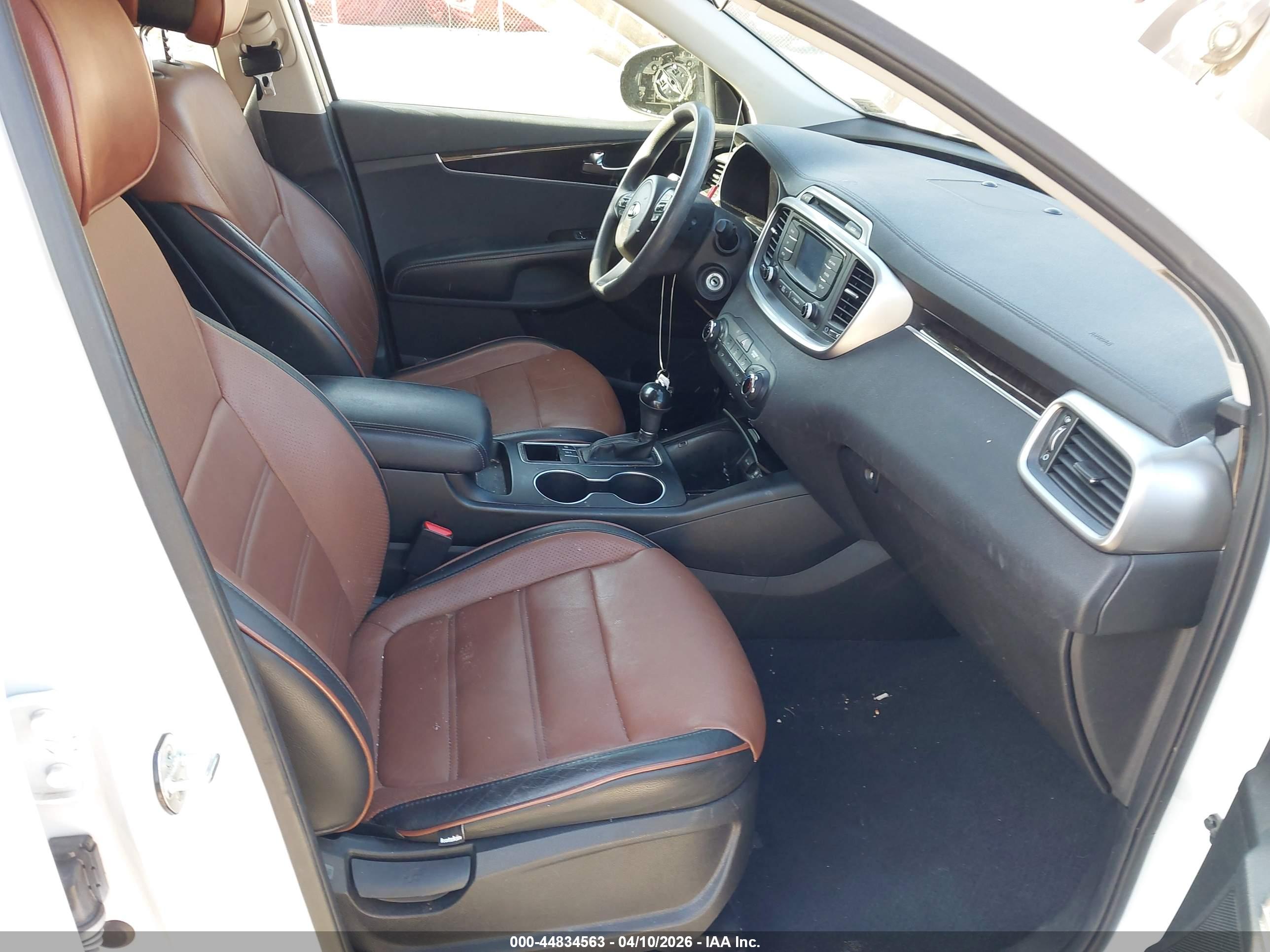 KIA SORENTO image 5