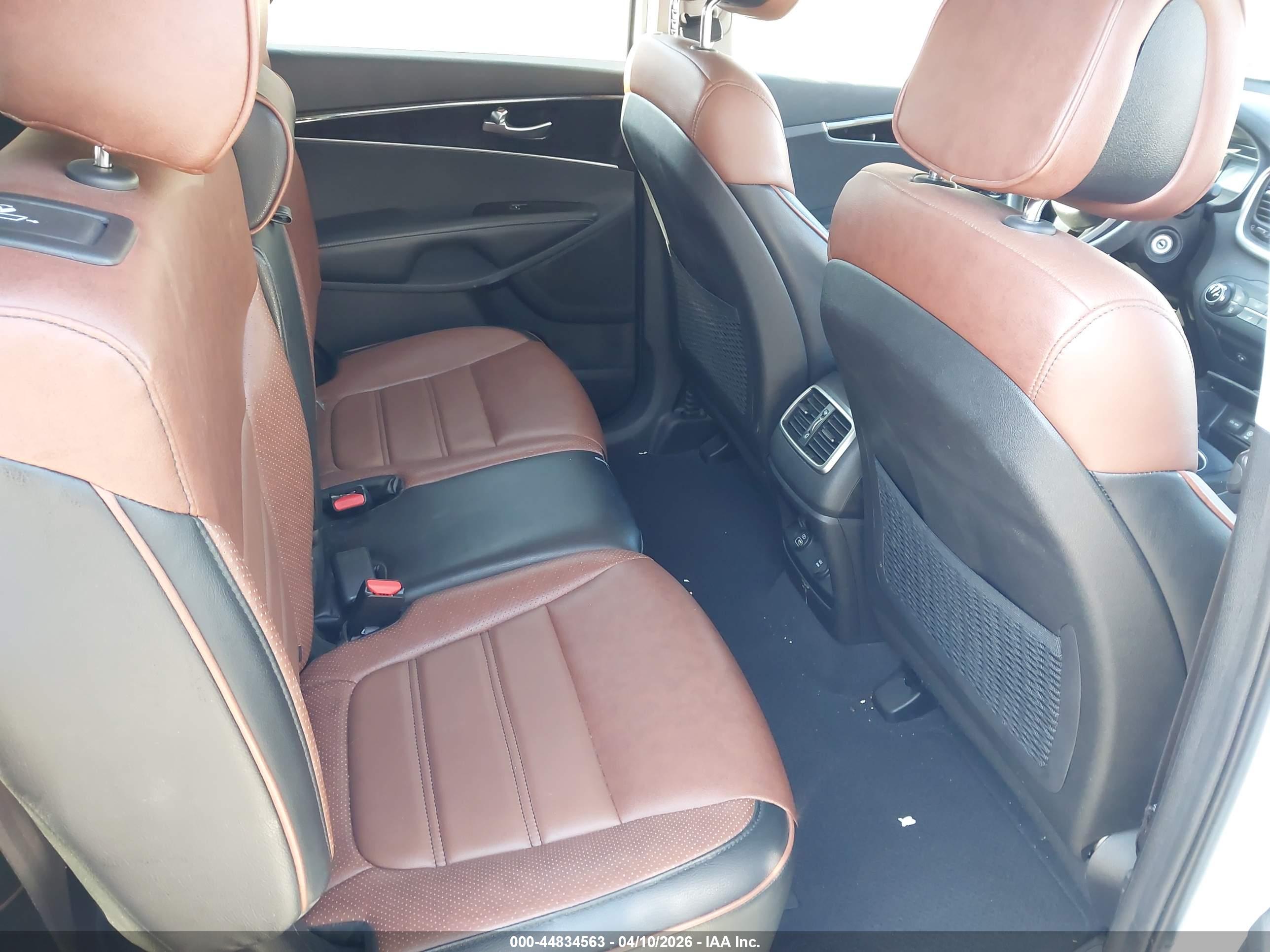 KIA SORENTO image 8