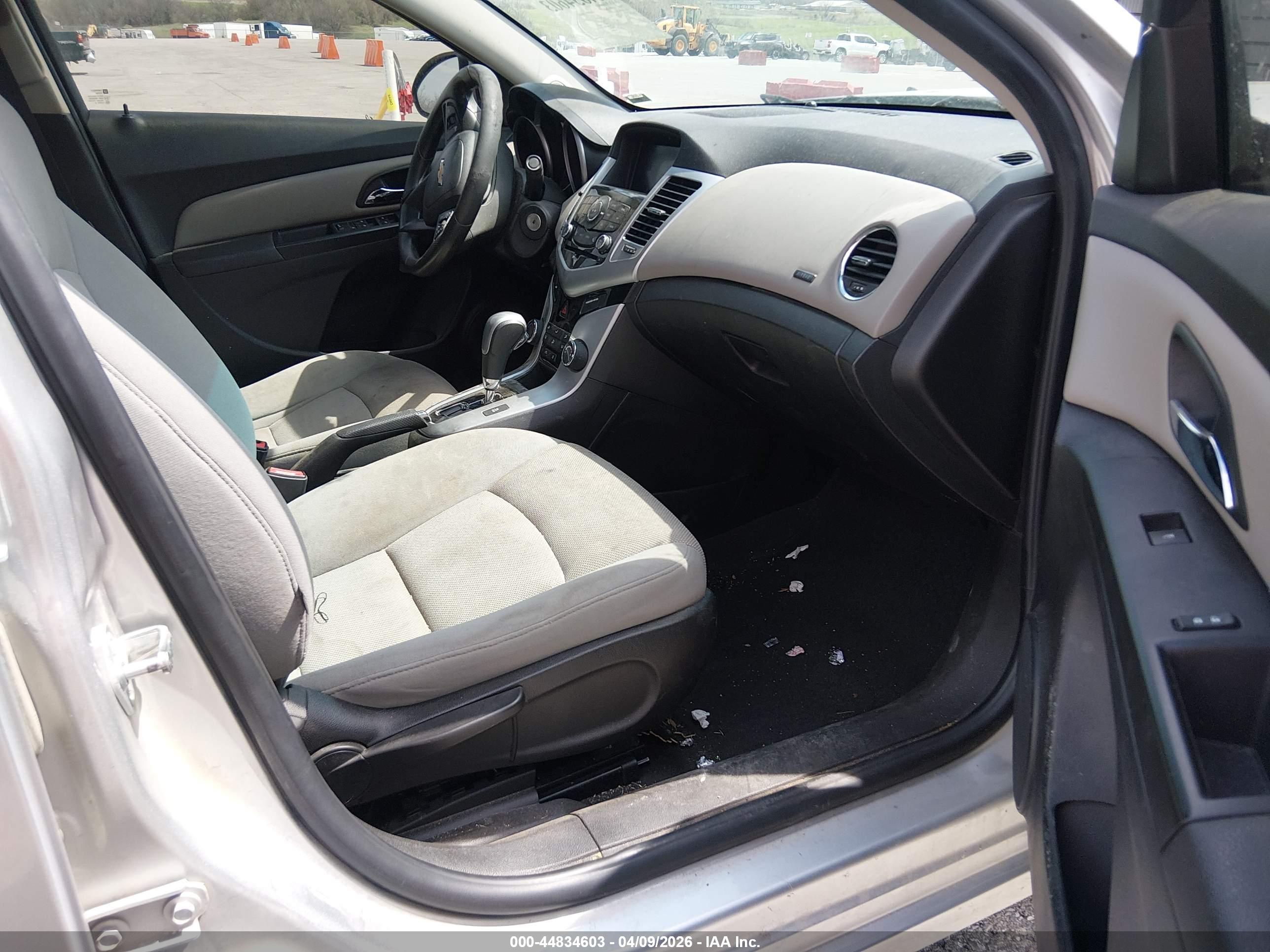 CHEVROLET CRUZE image 5
