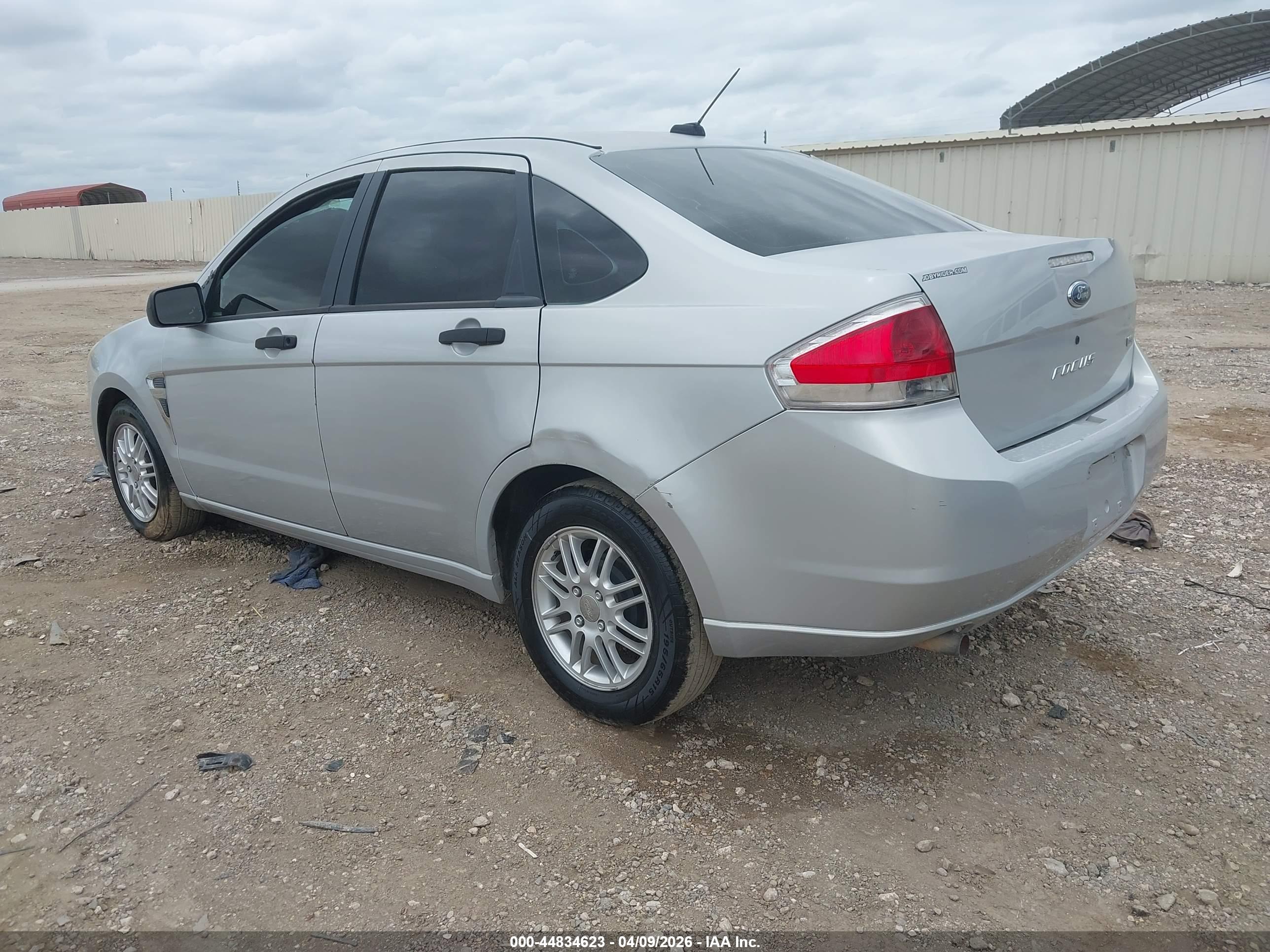 FORD FOCUS image 3