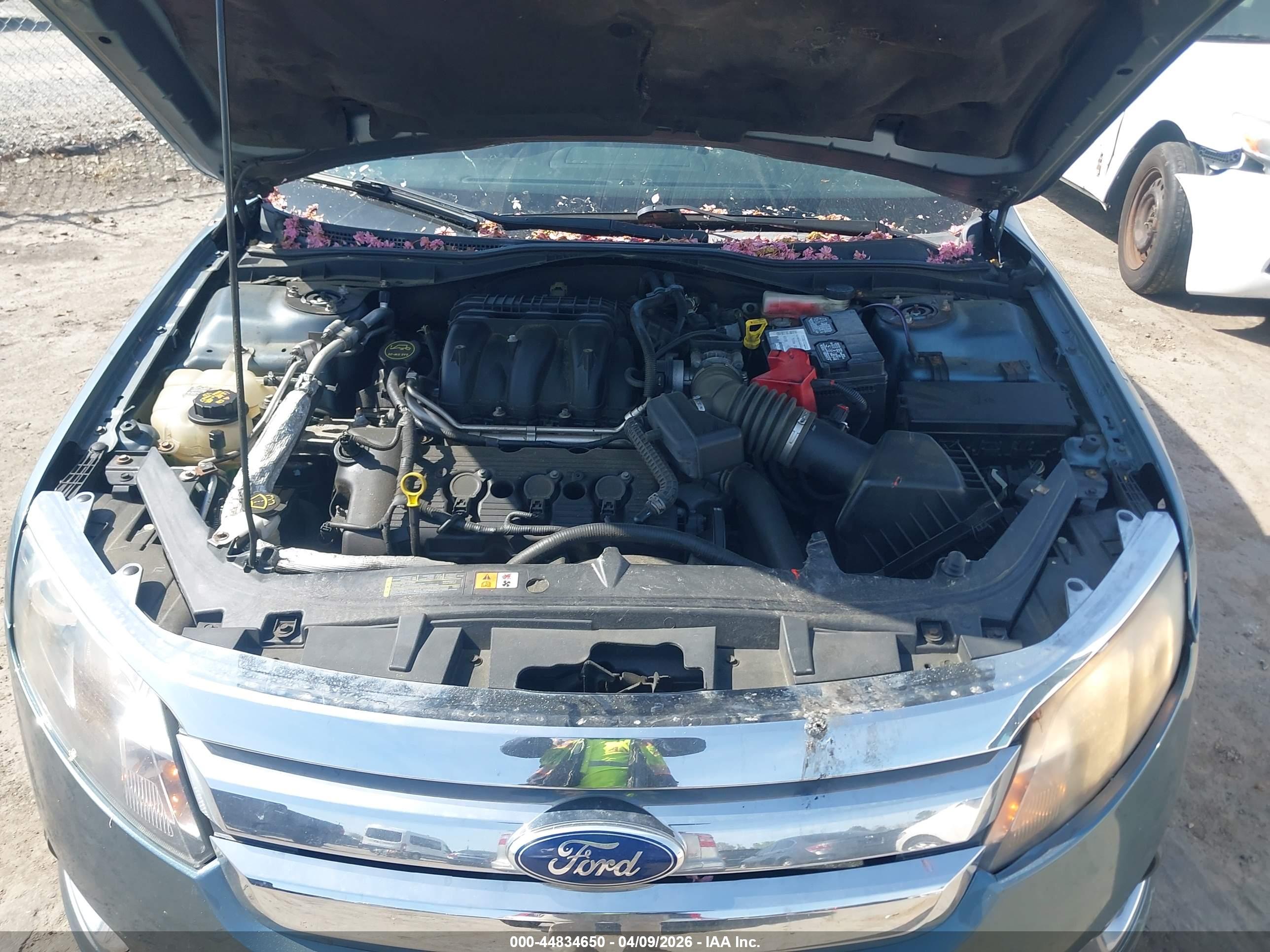FORD FUSION image 10