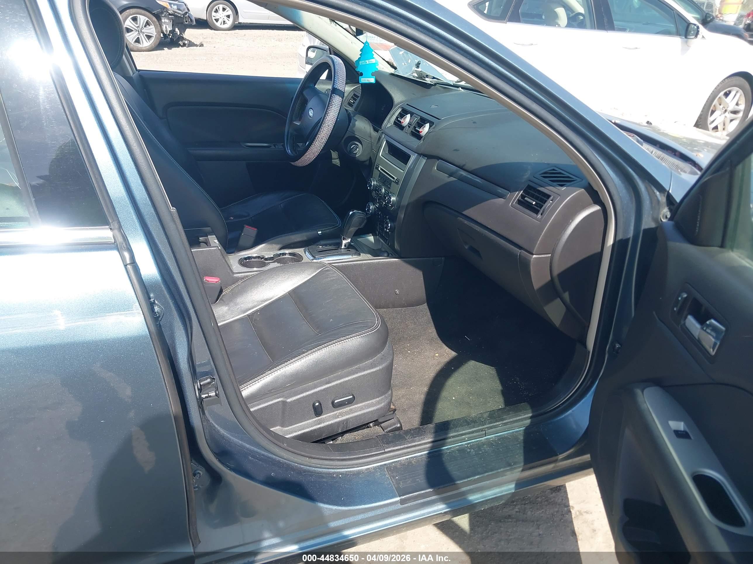 FORD FUSION image 5