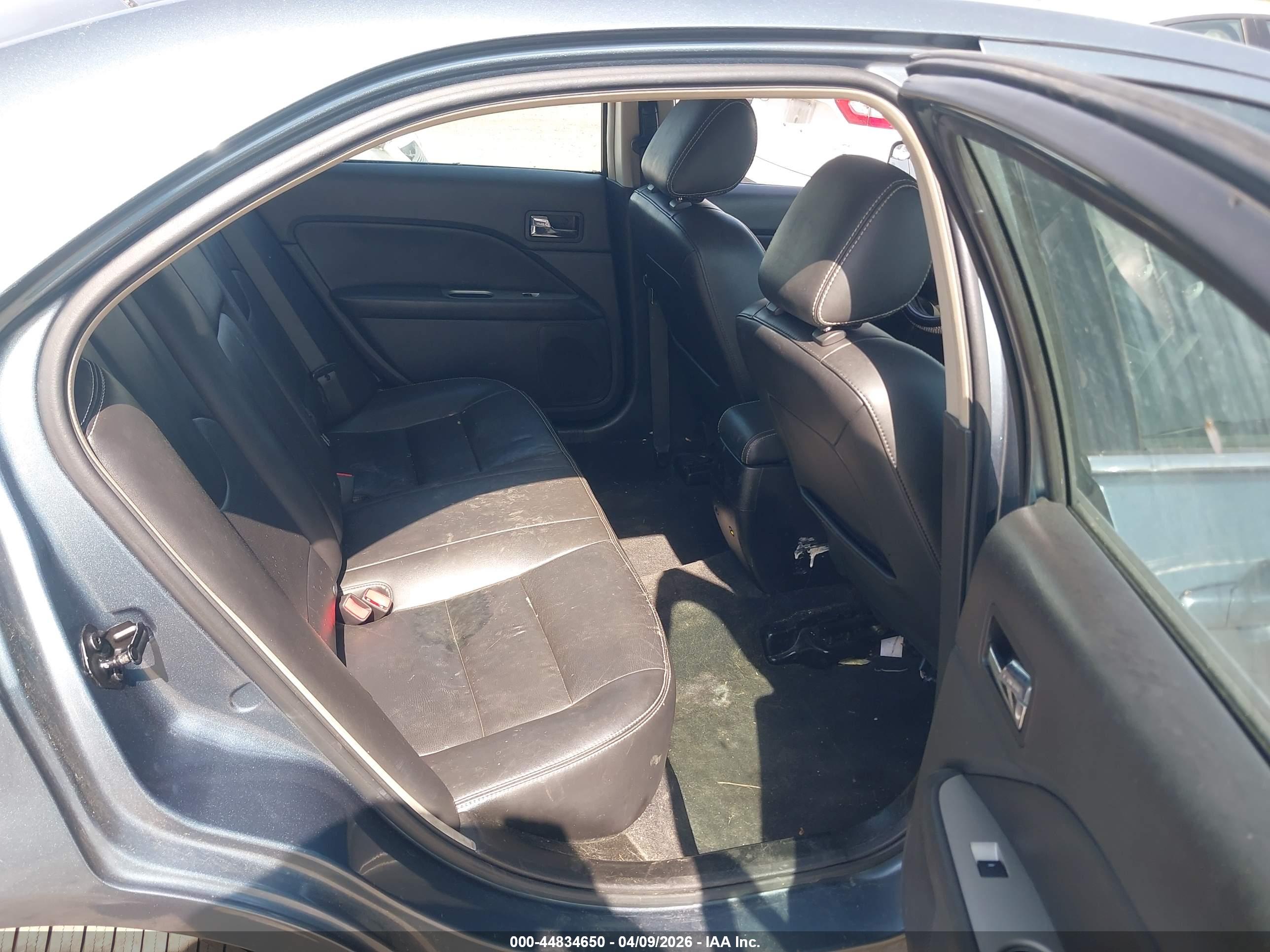 FORD FUSION image 8