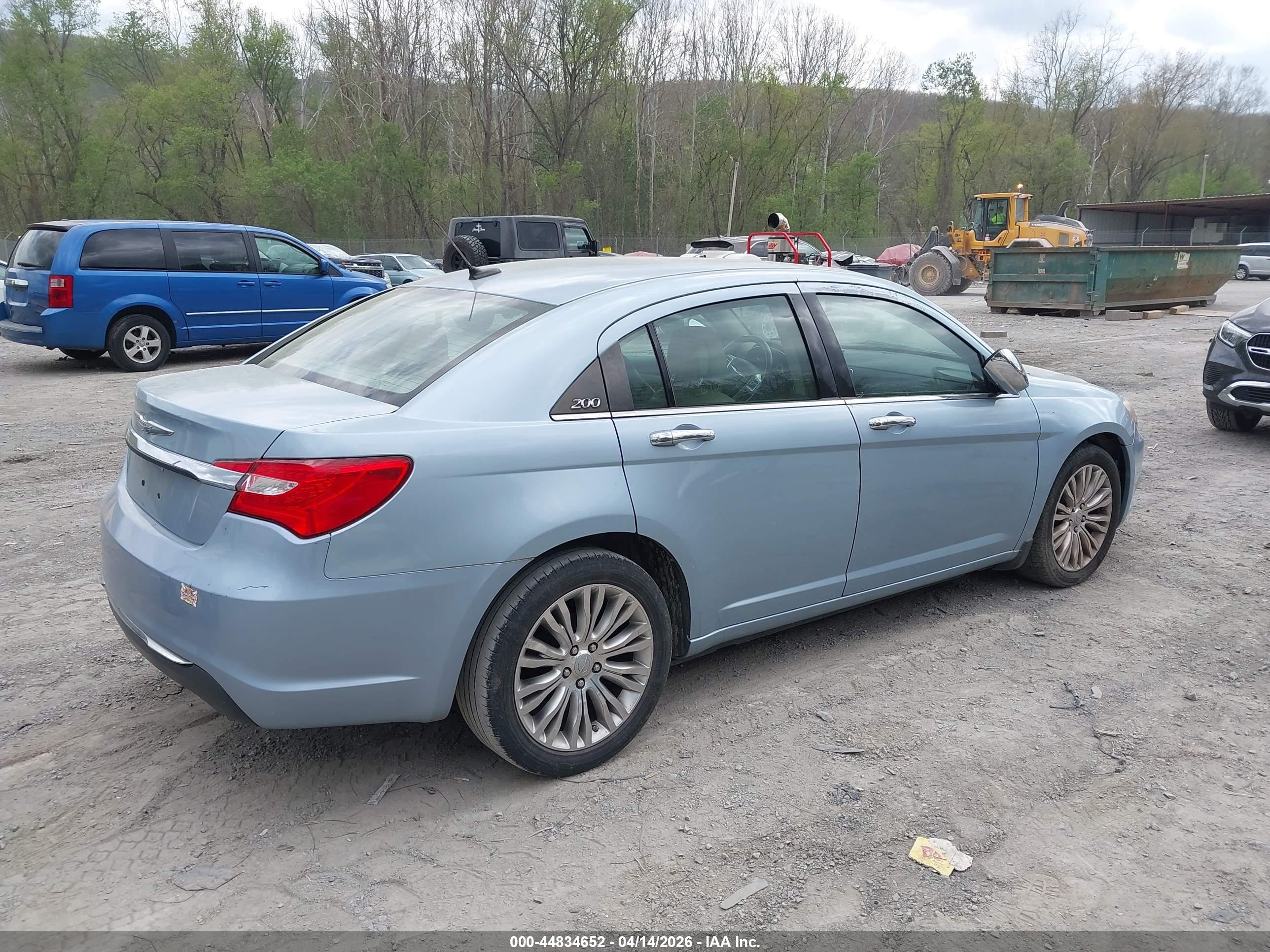 CHRYSLER 200 image 4