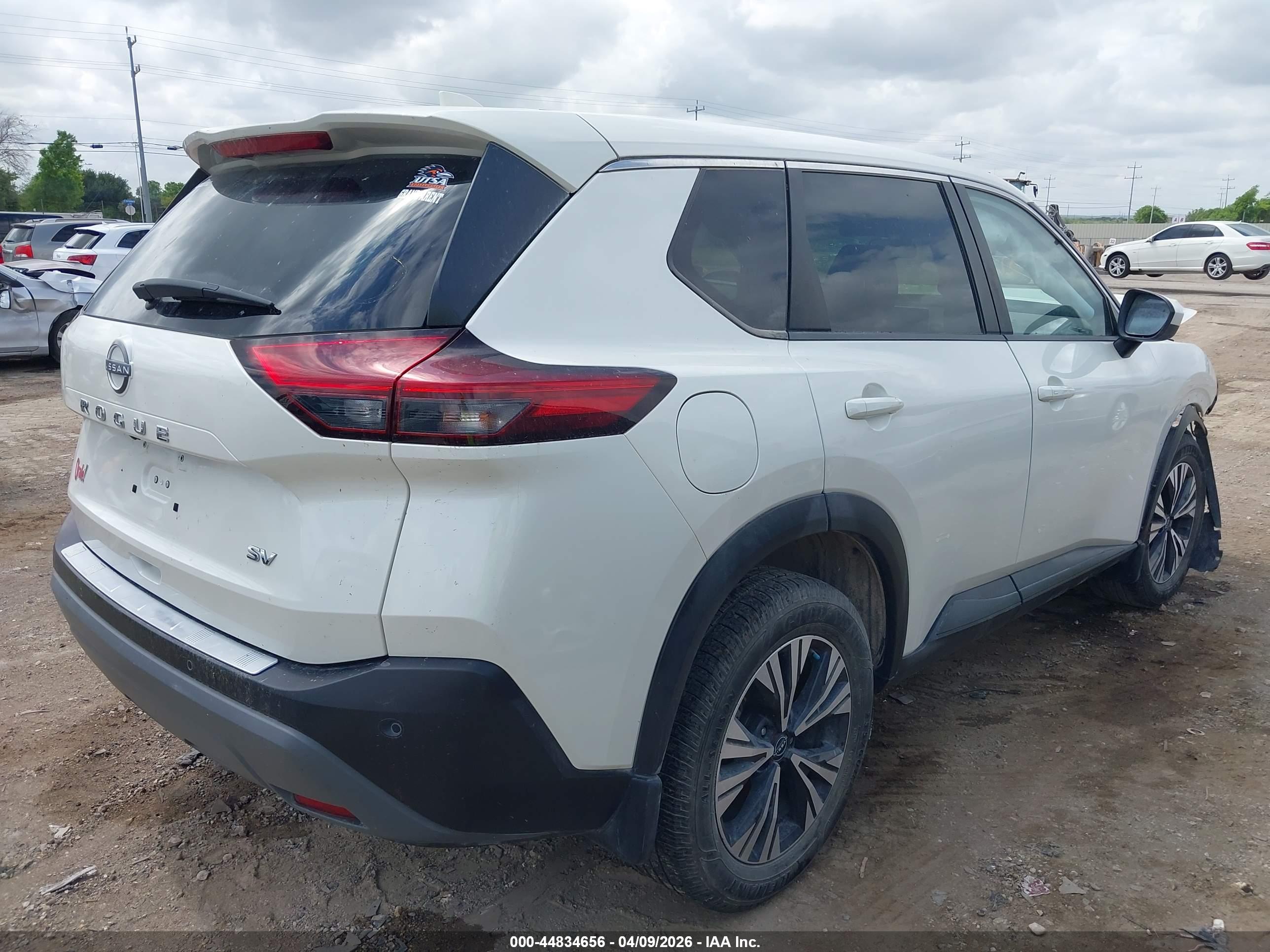 NISSAN ROGUE image 4