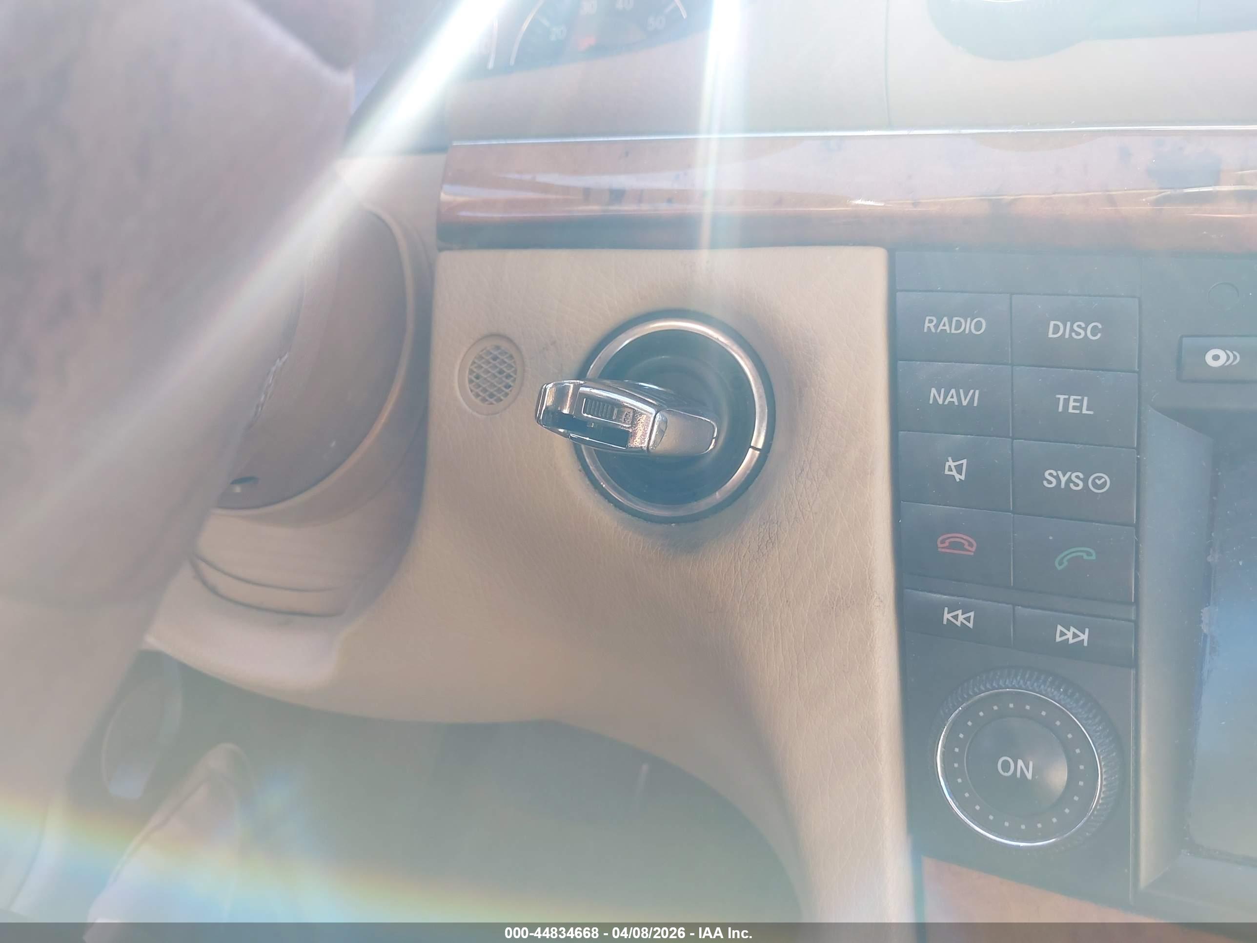 MERCEDES-BENZ E image 11