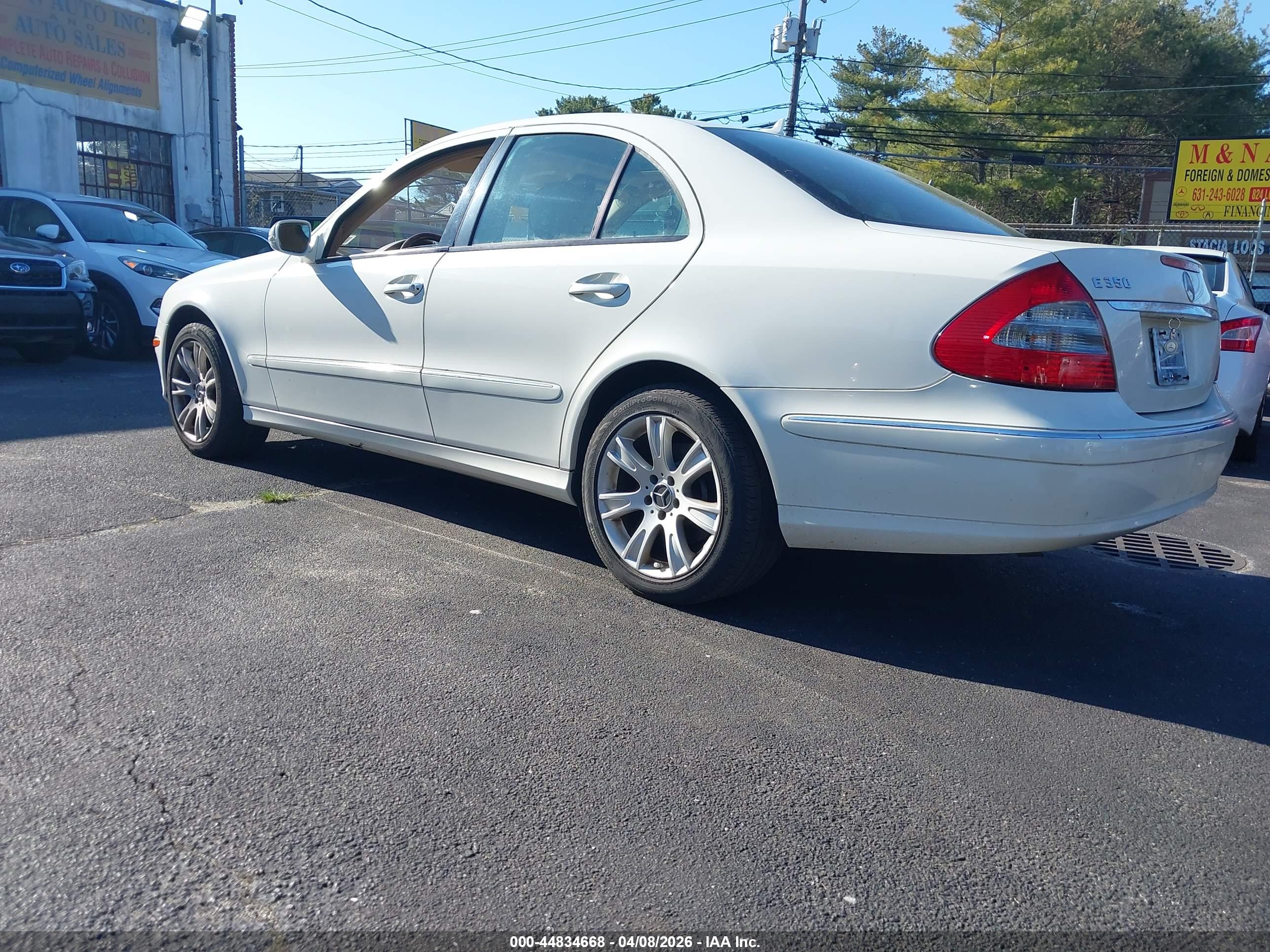 MERCEDES-BENZ E image 3