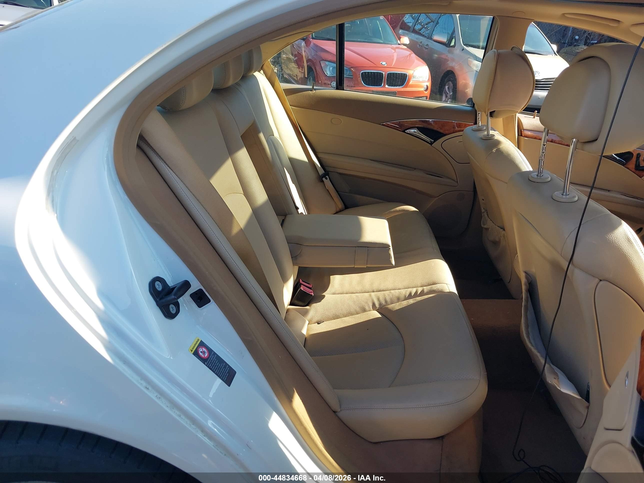 MERCEDES-BENZ E image 8