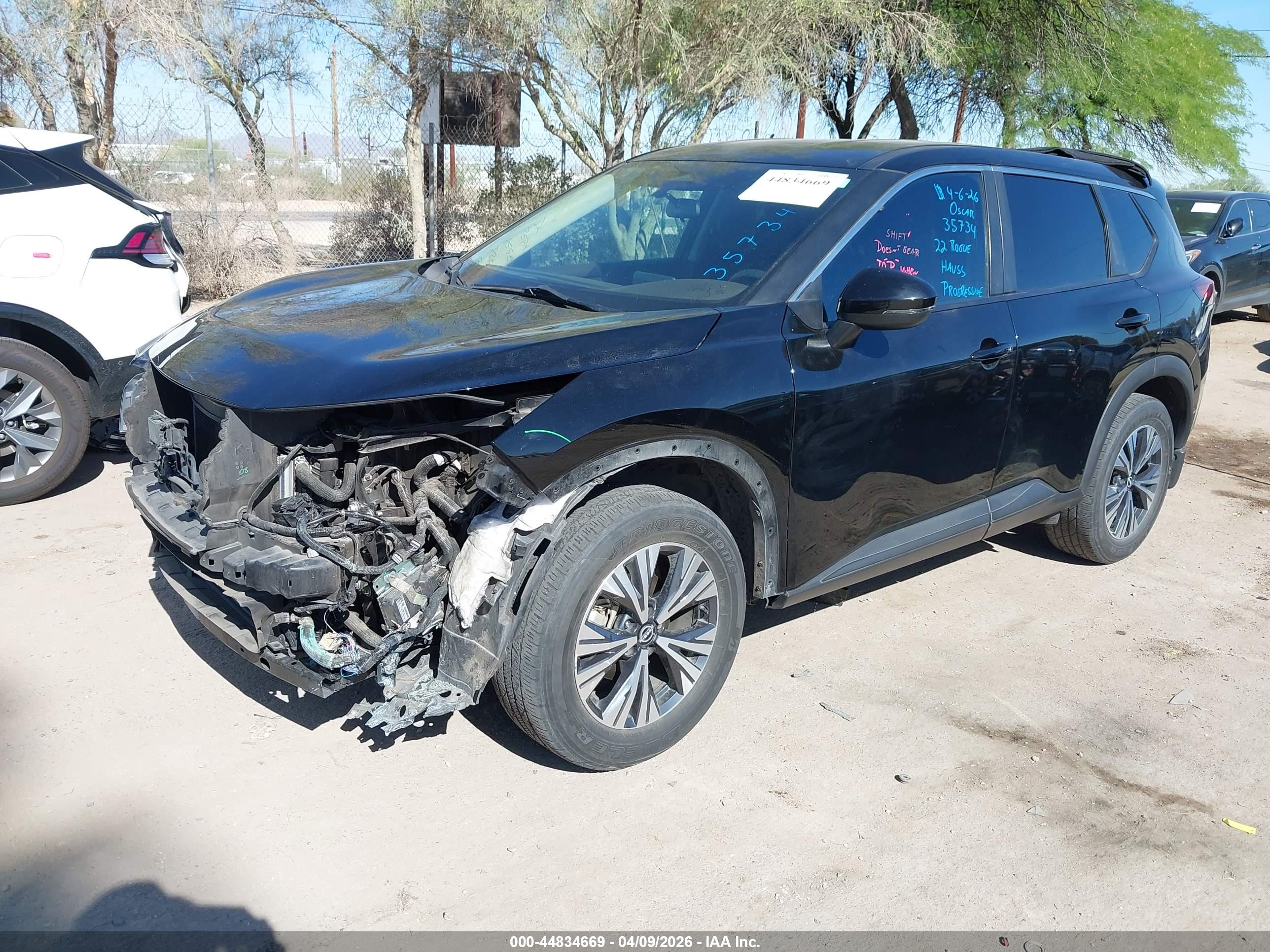 NISSAN ROGUE image 2