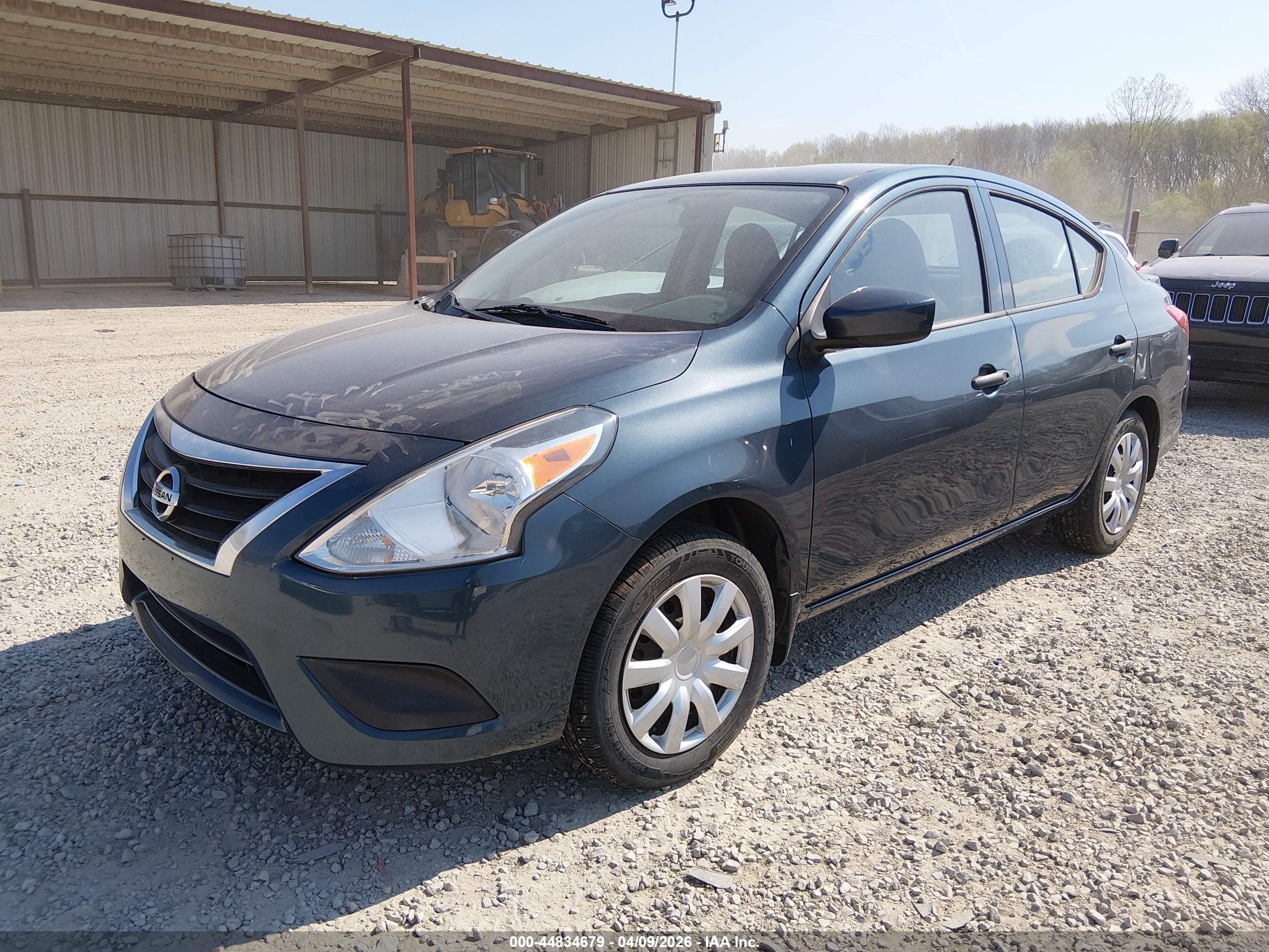 NISSAN VERSA image 2