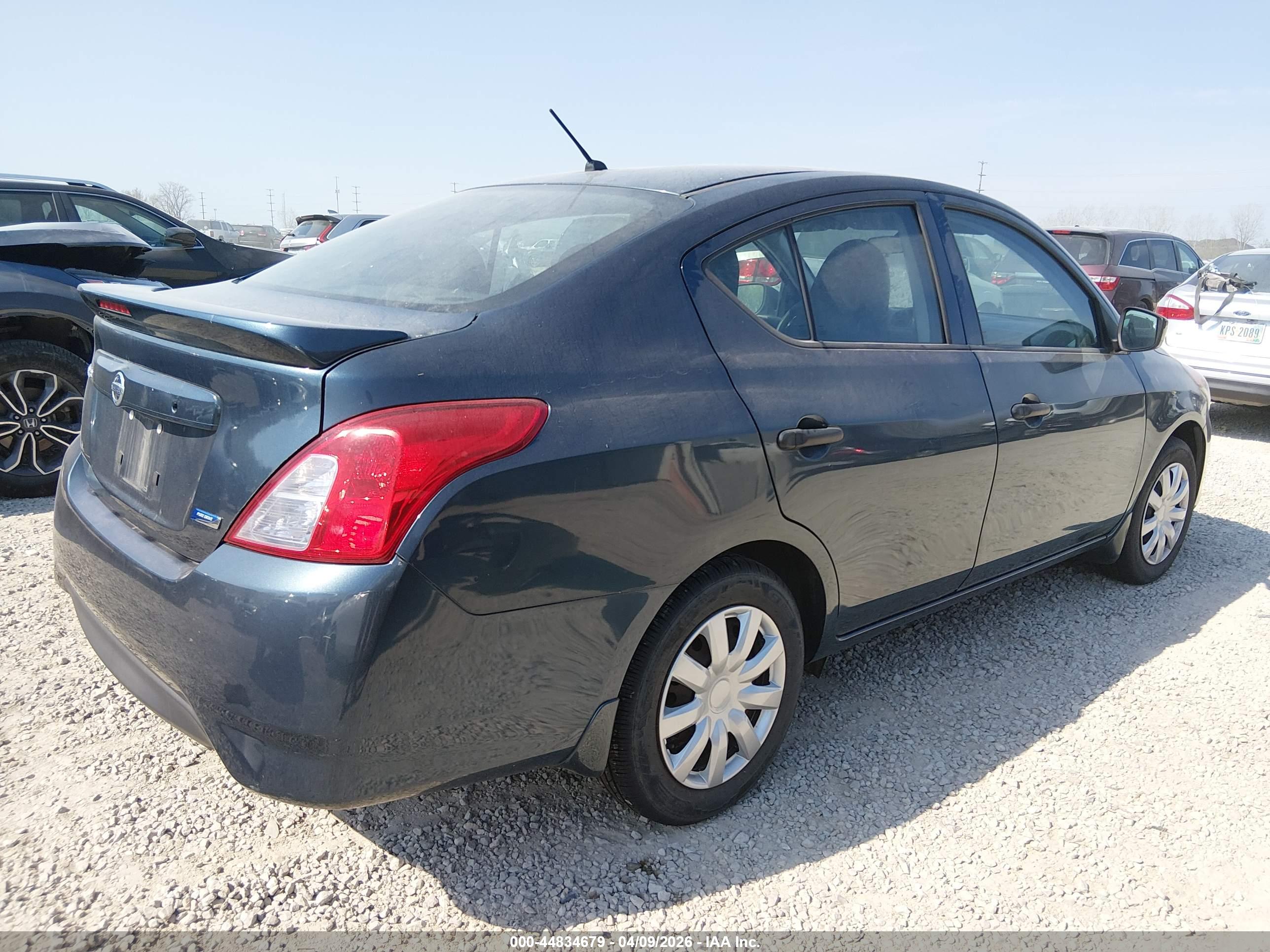 NISSAN VERSA image 4