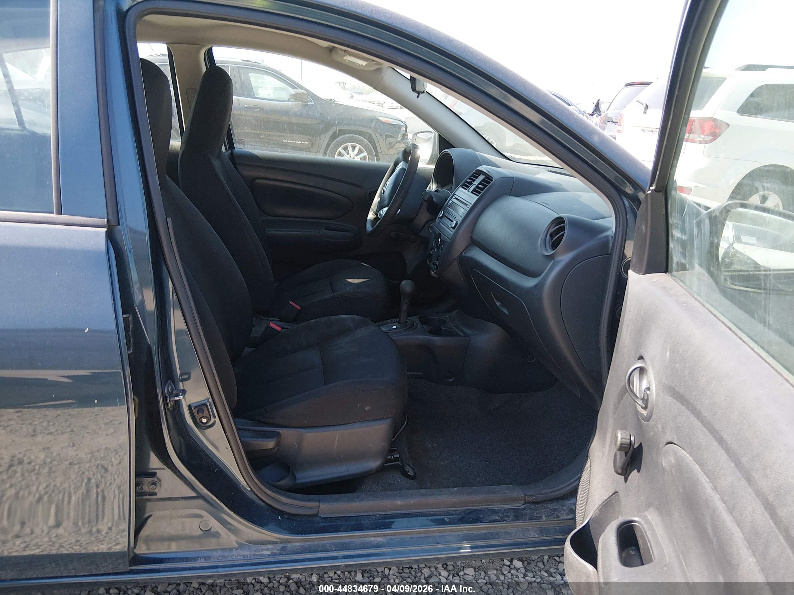 NISSAN VERSA image 5