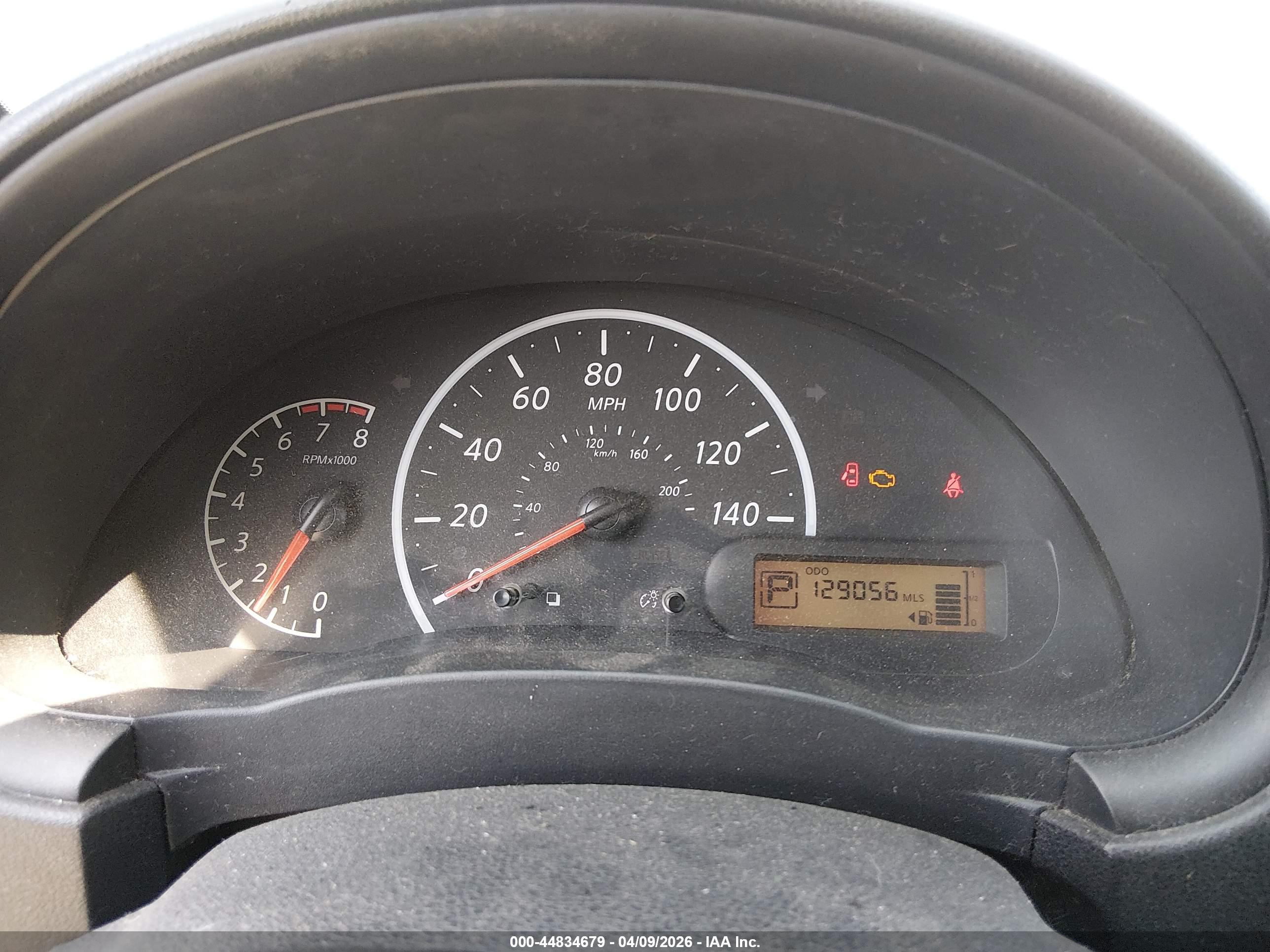 NISSAN VERSA image 7