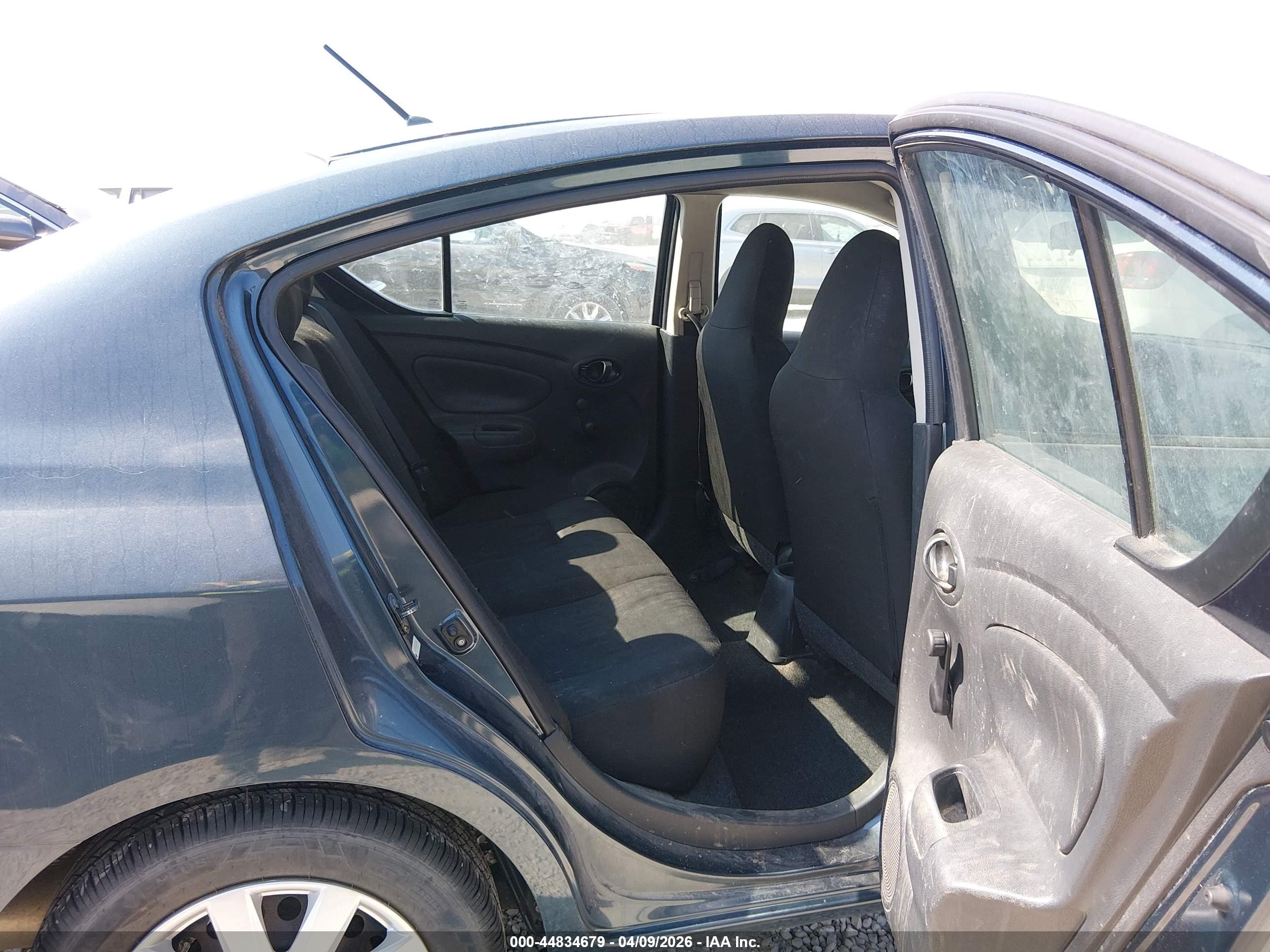 NISSAN VERSA image 8