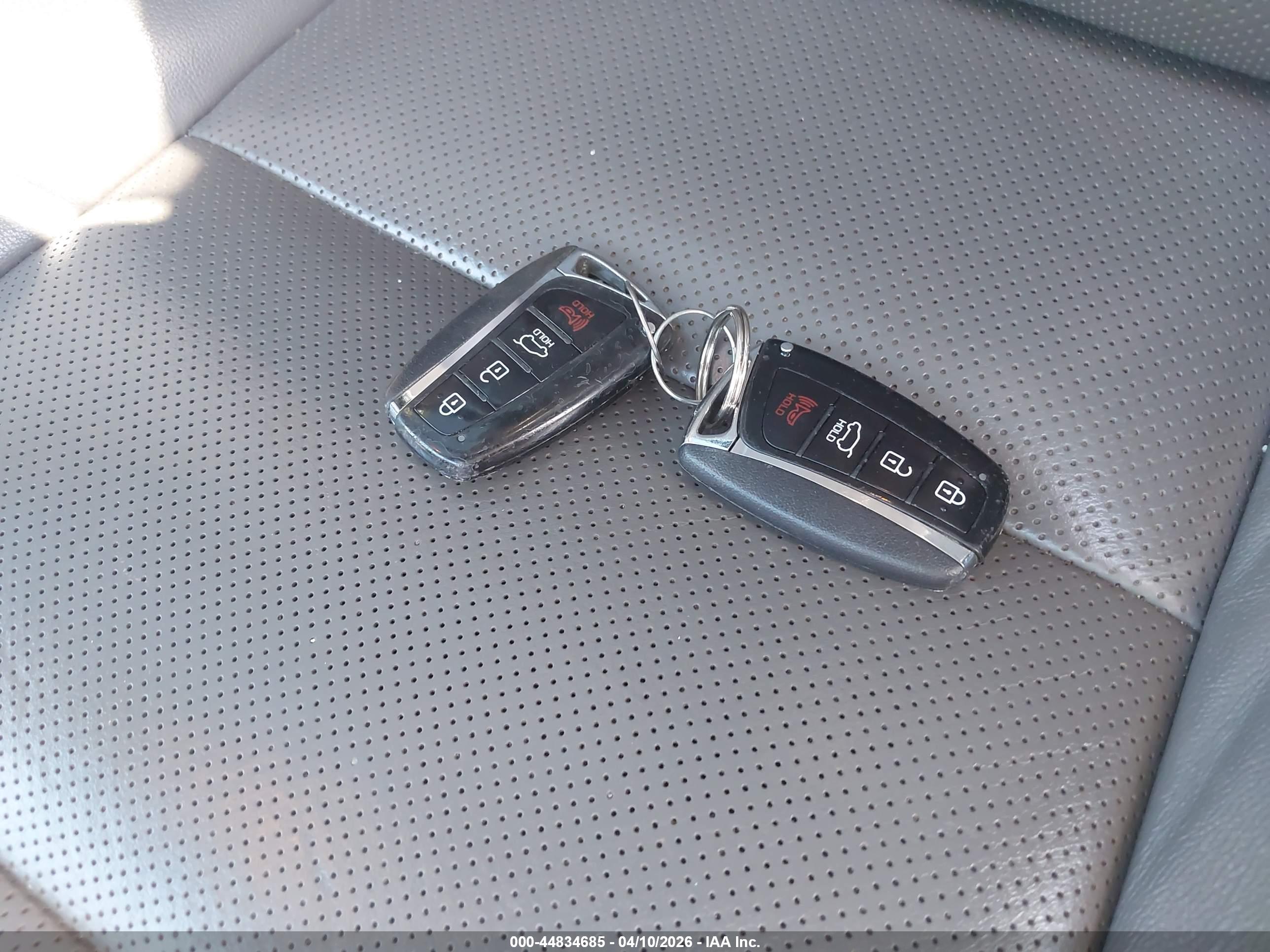HYUNDAI SANTA image 11
