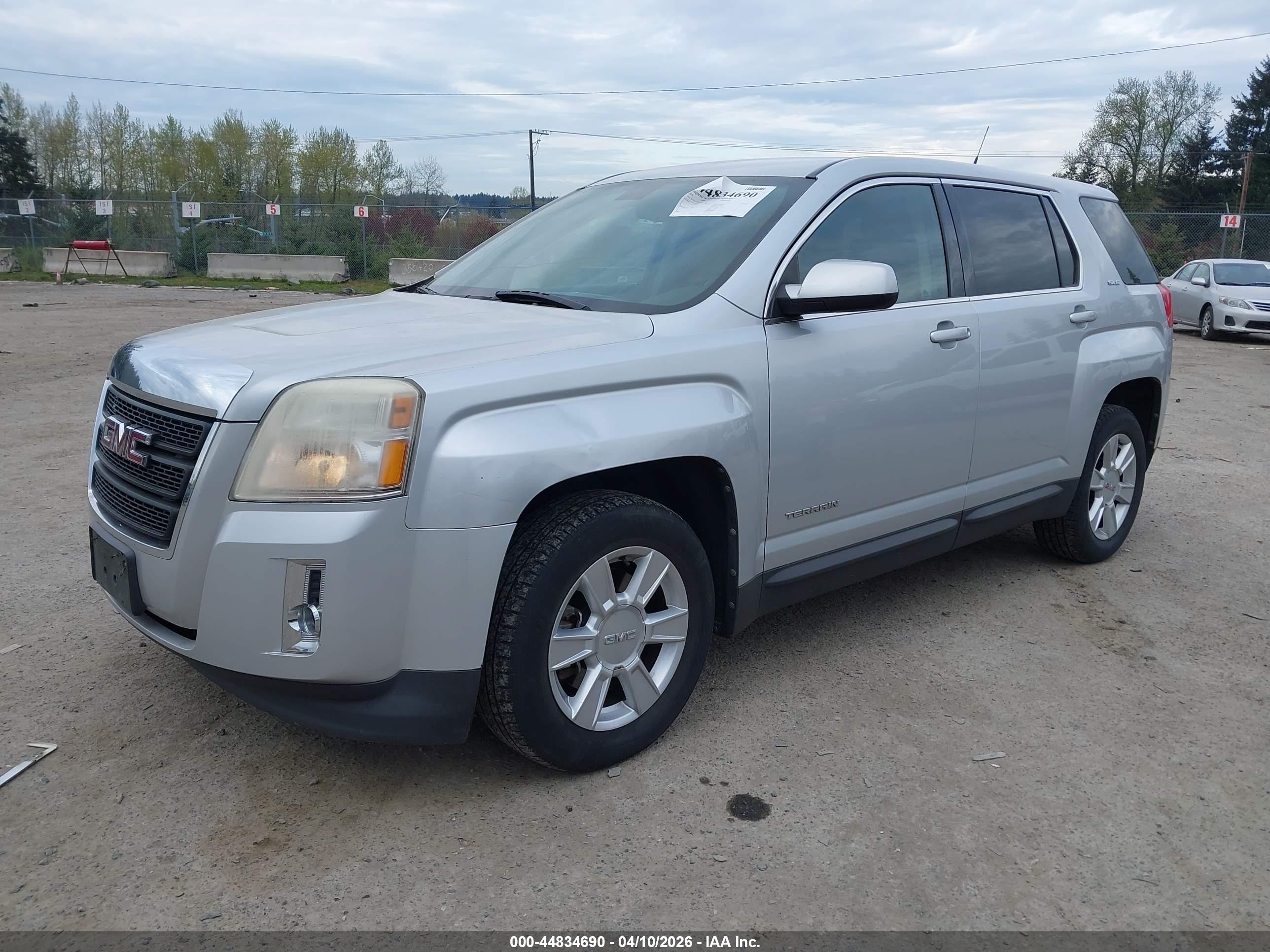 GMC TERRAIN image 2