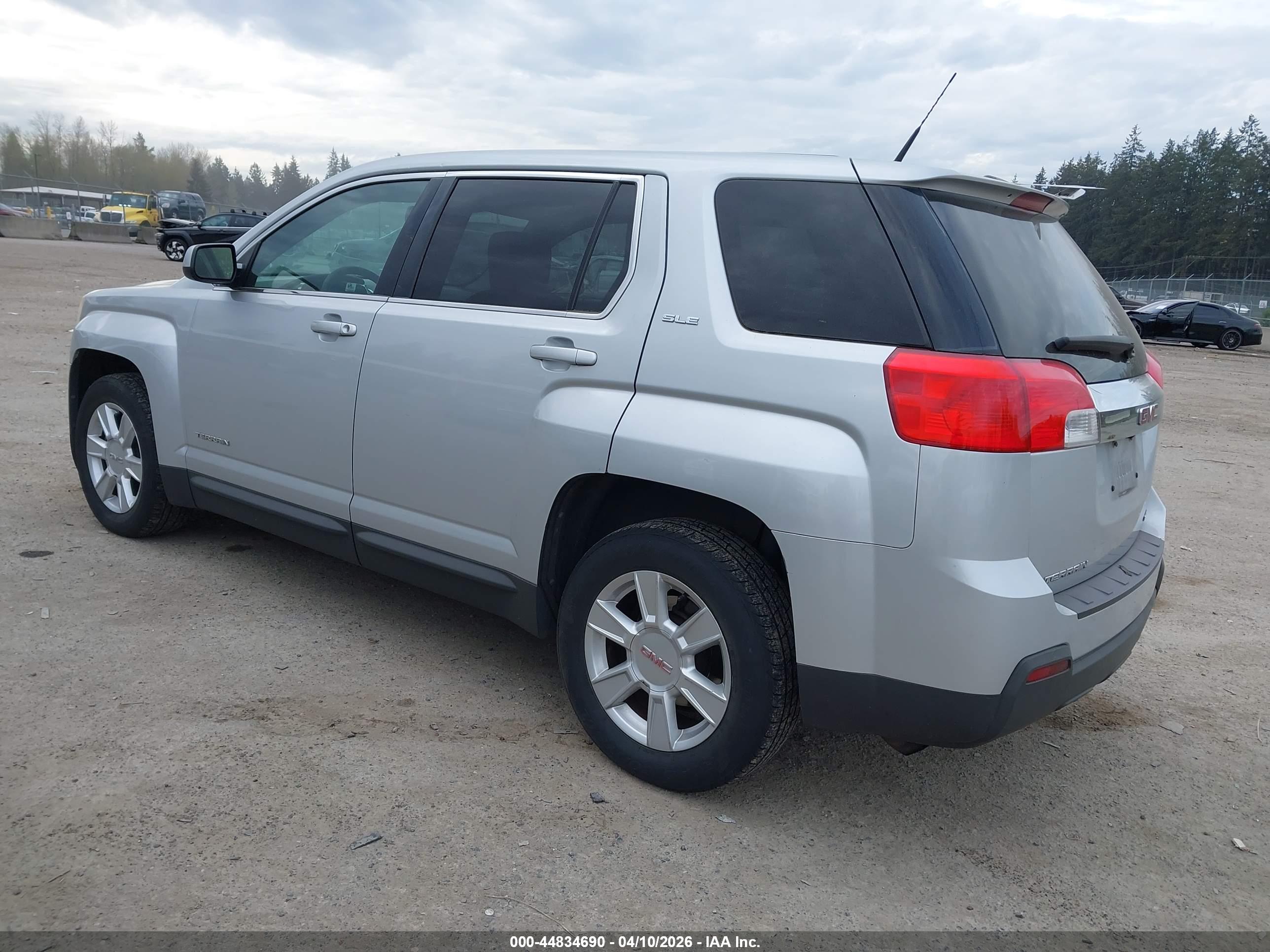 GMC TERRAIN image 3