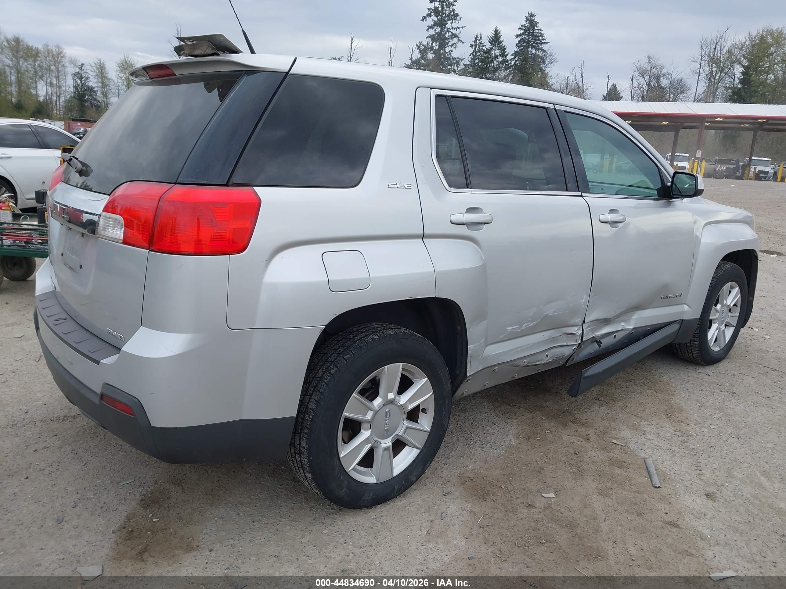 GMC TERRAIN image 4