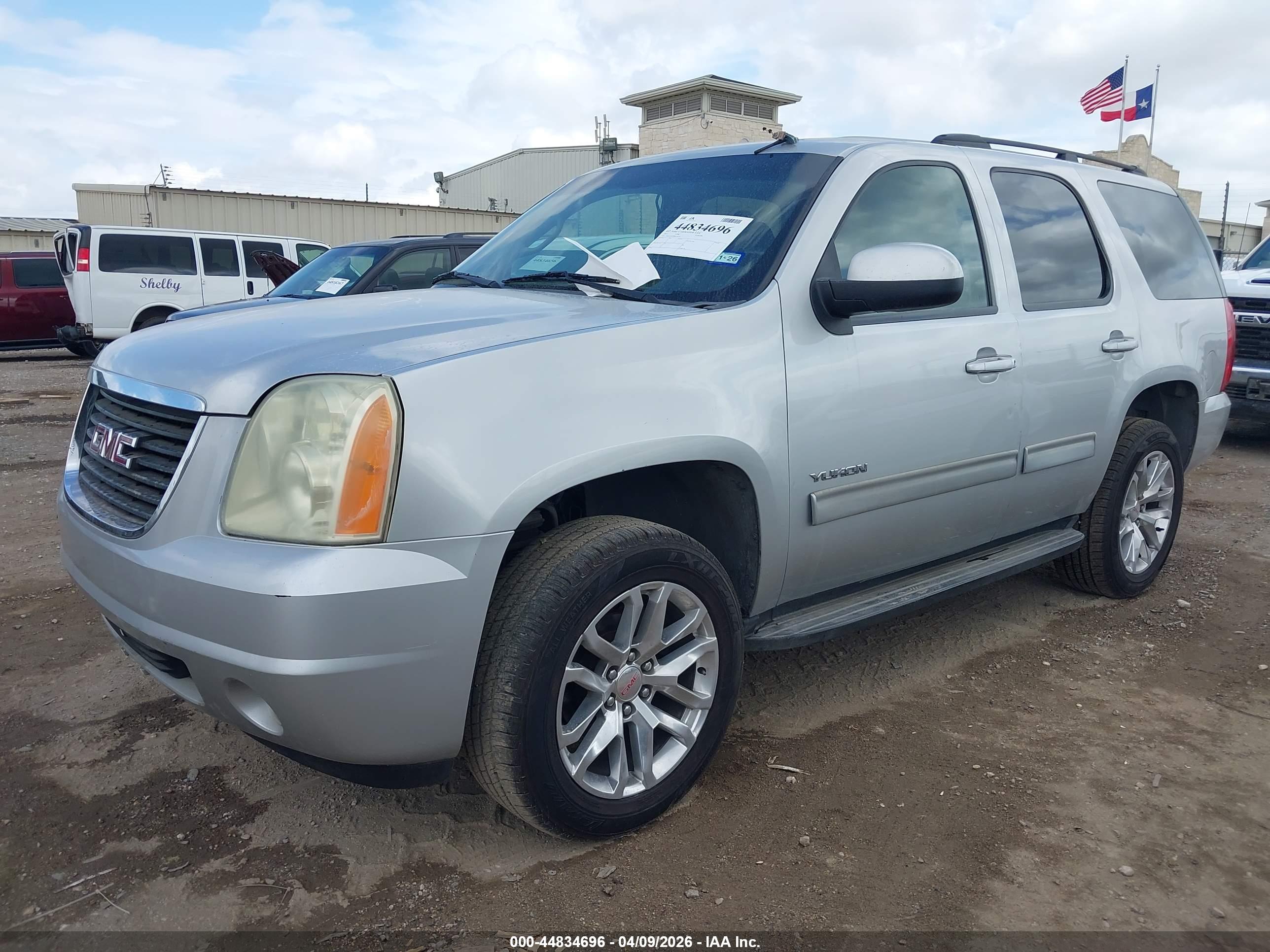GMC YUKON image 2
