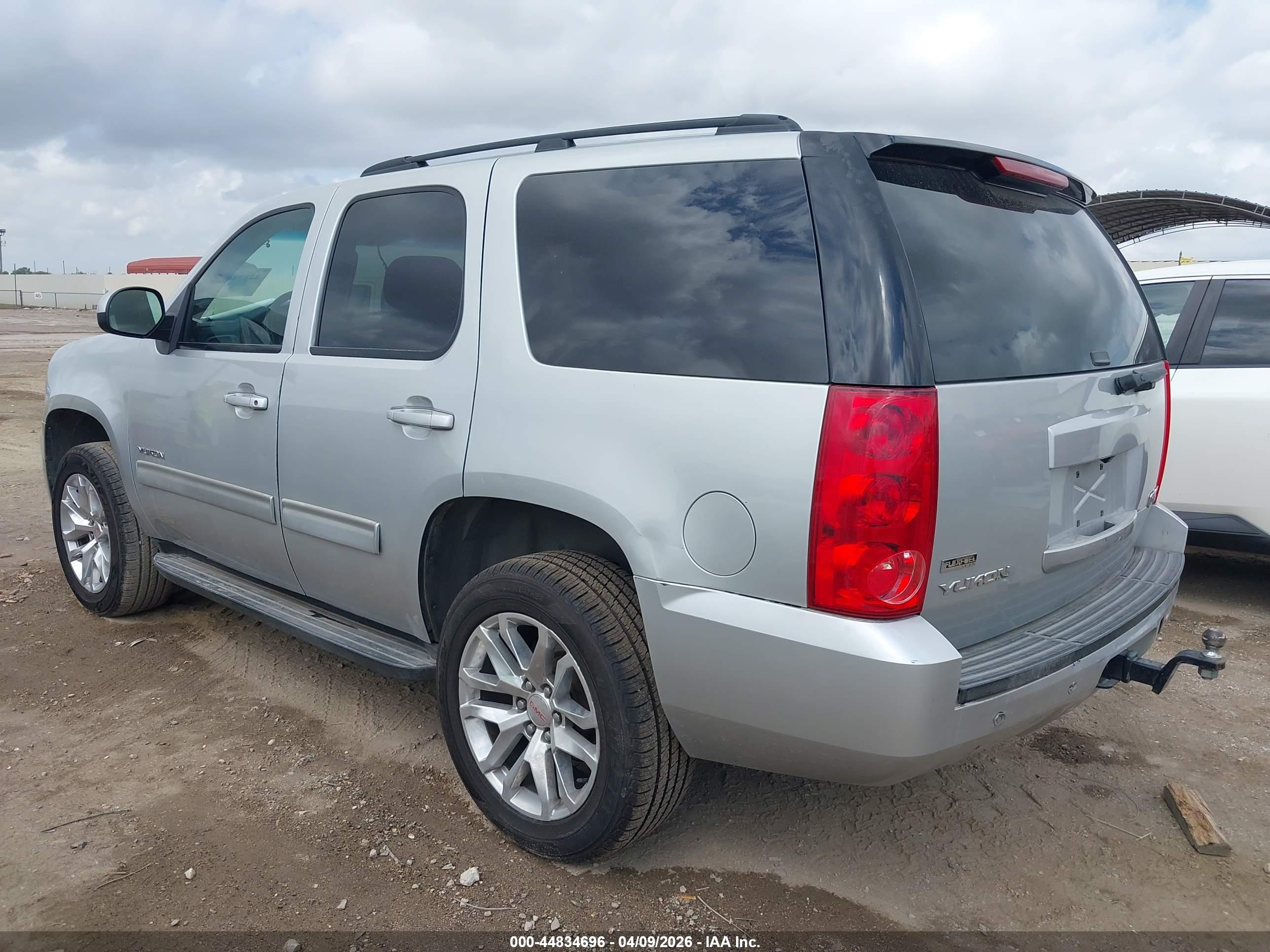 GMC YUKON image 3