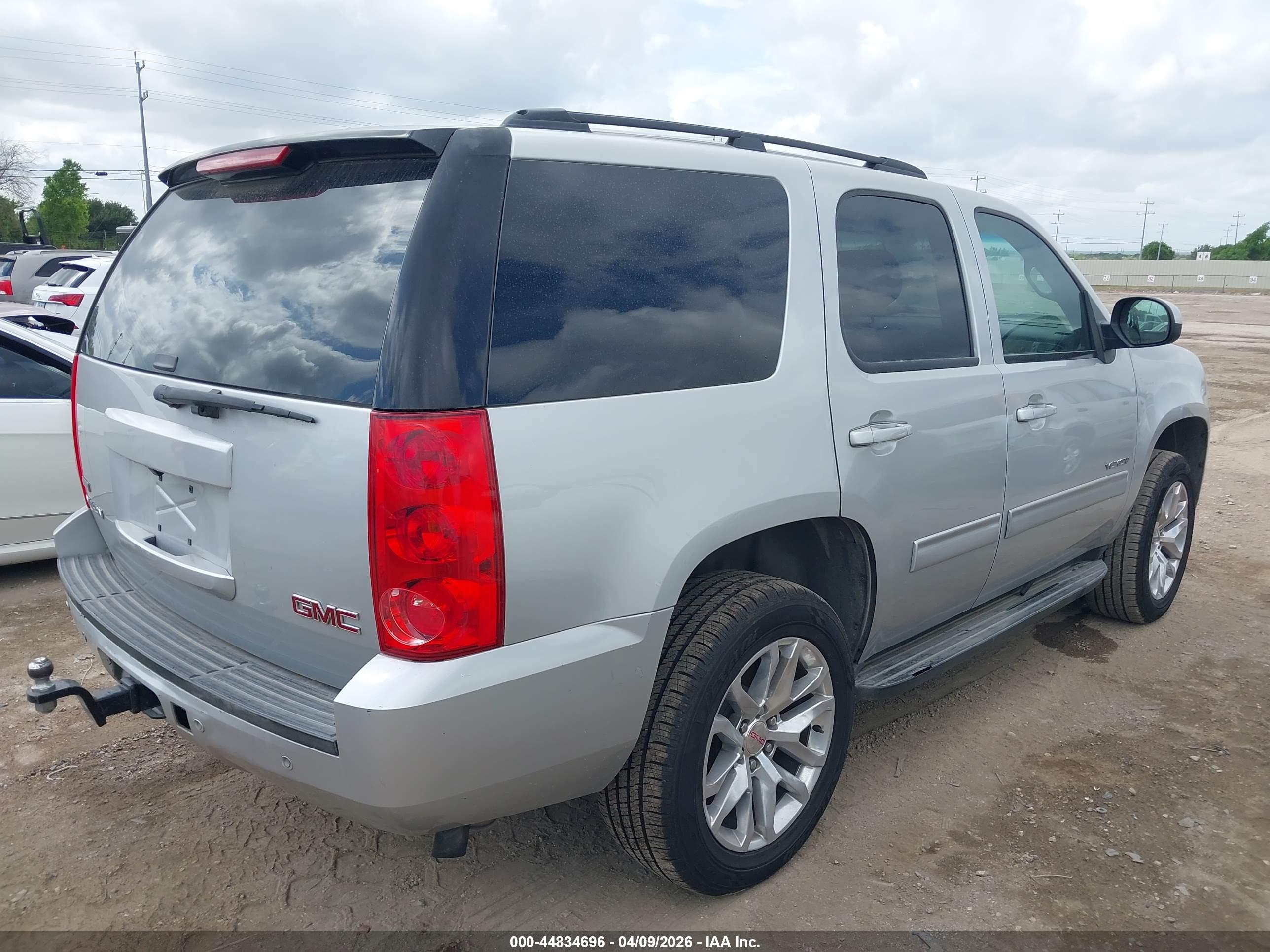 GMC YUKON image 4