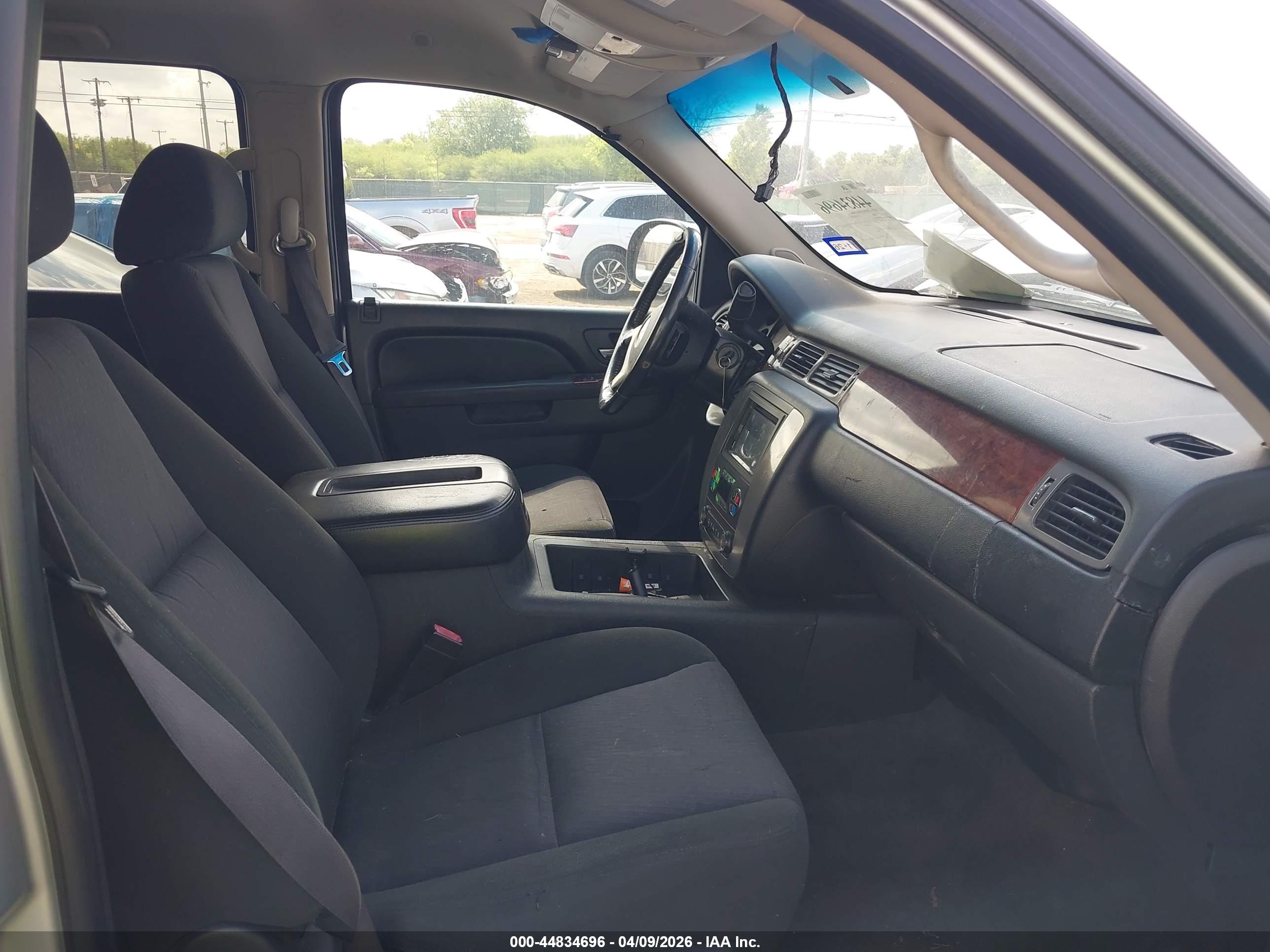 GMC YUKON image 5