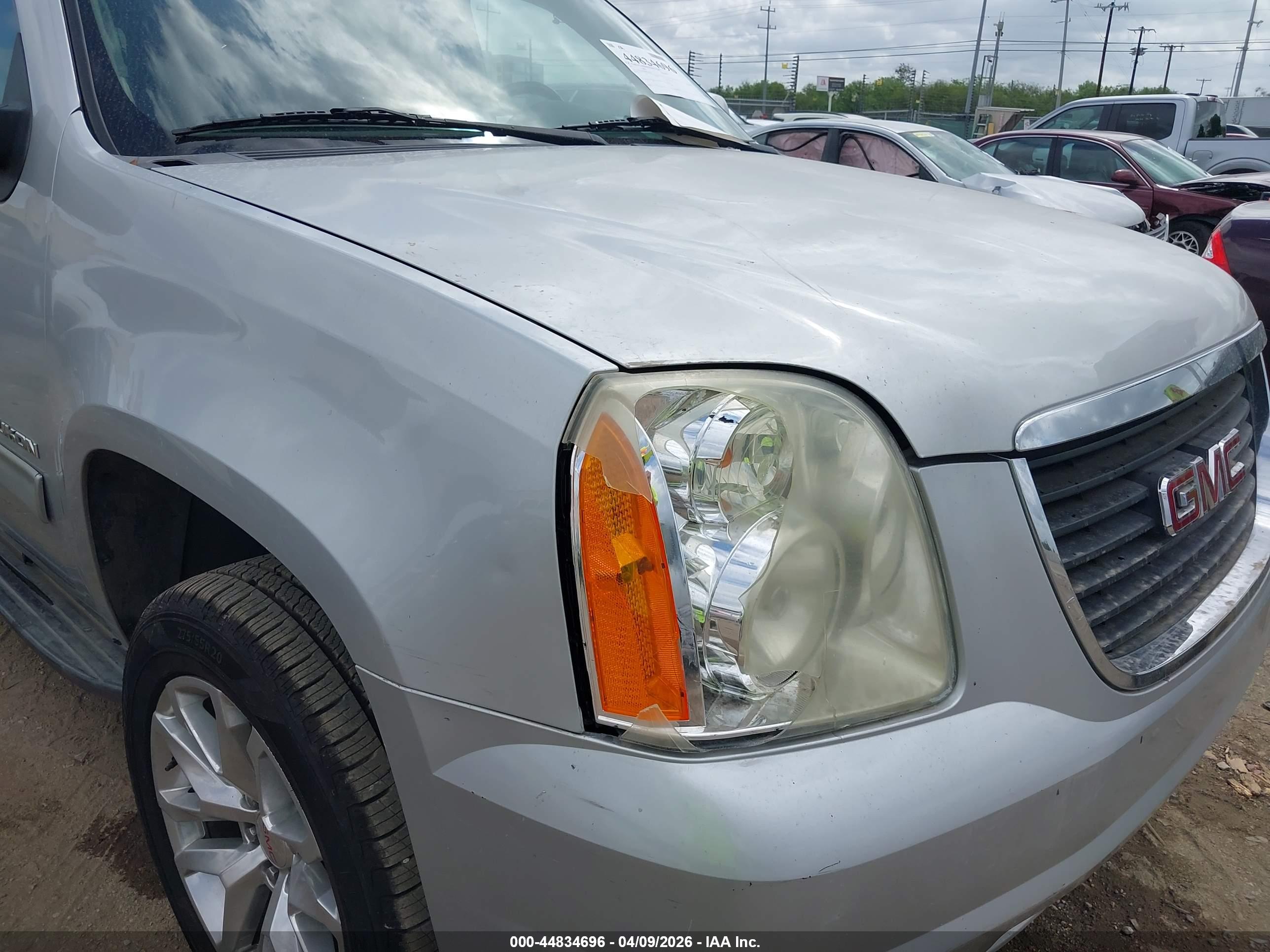 GMC YUKON image 6
