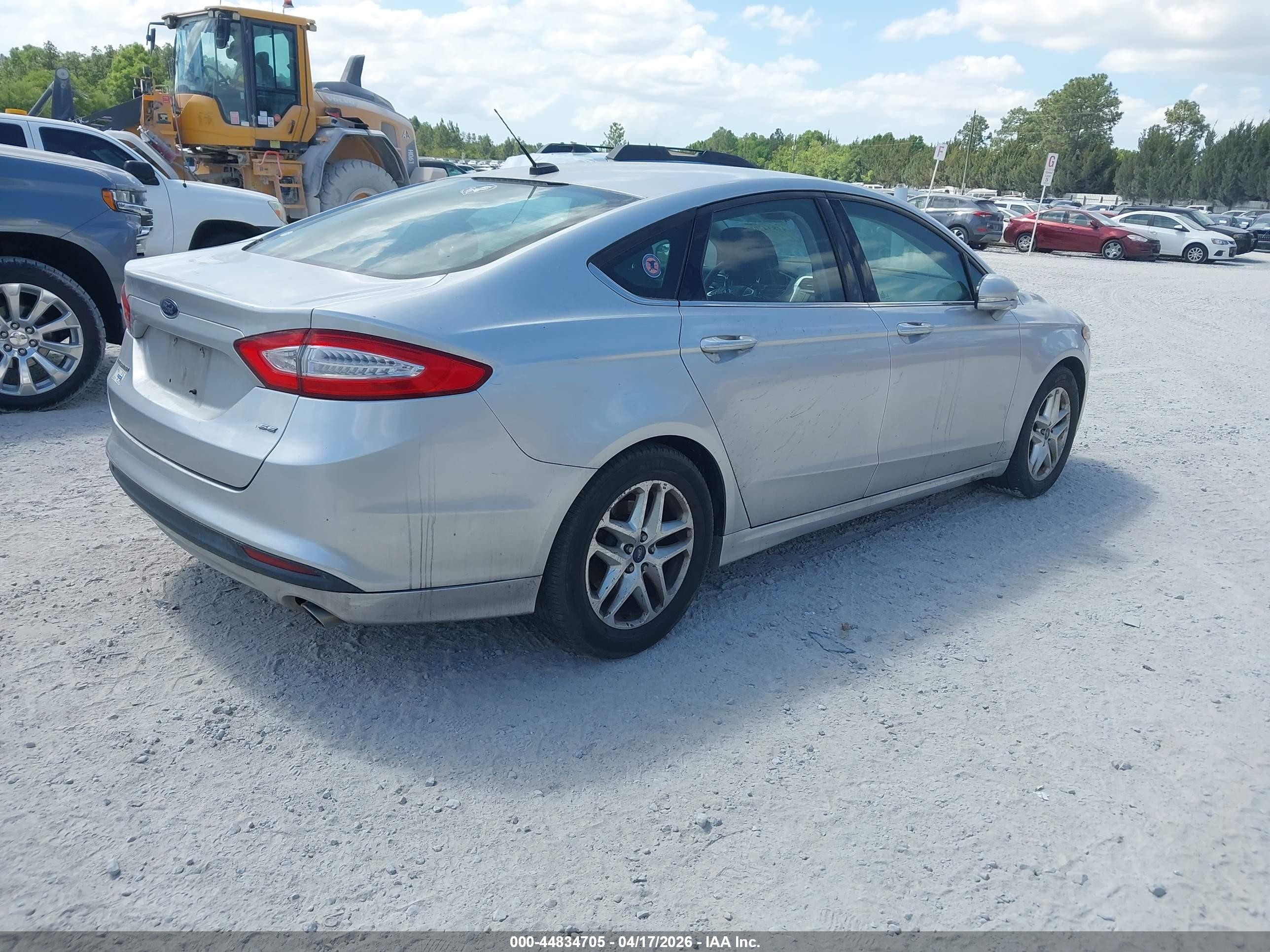 FORD FUSION image 4