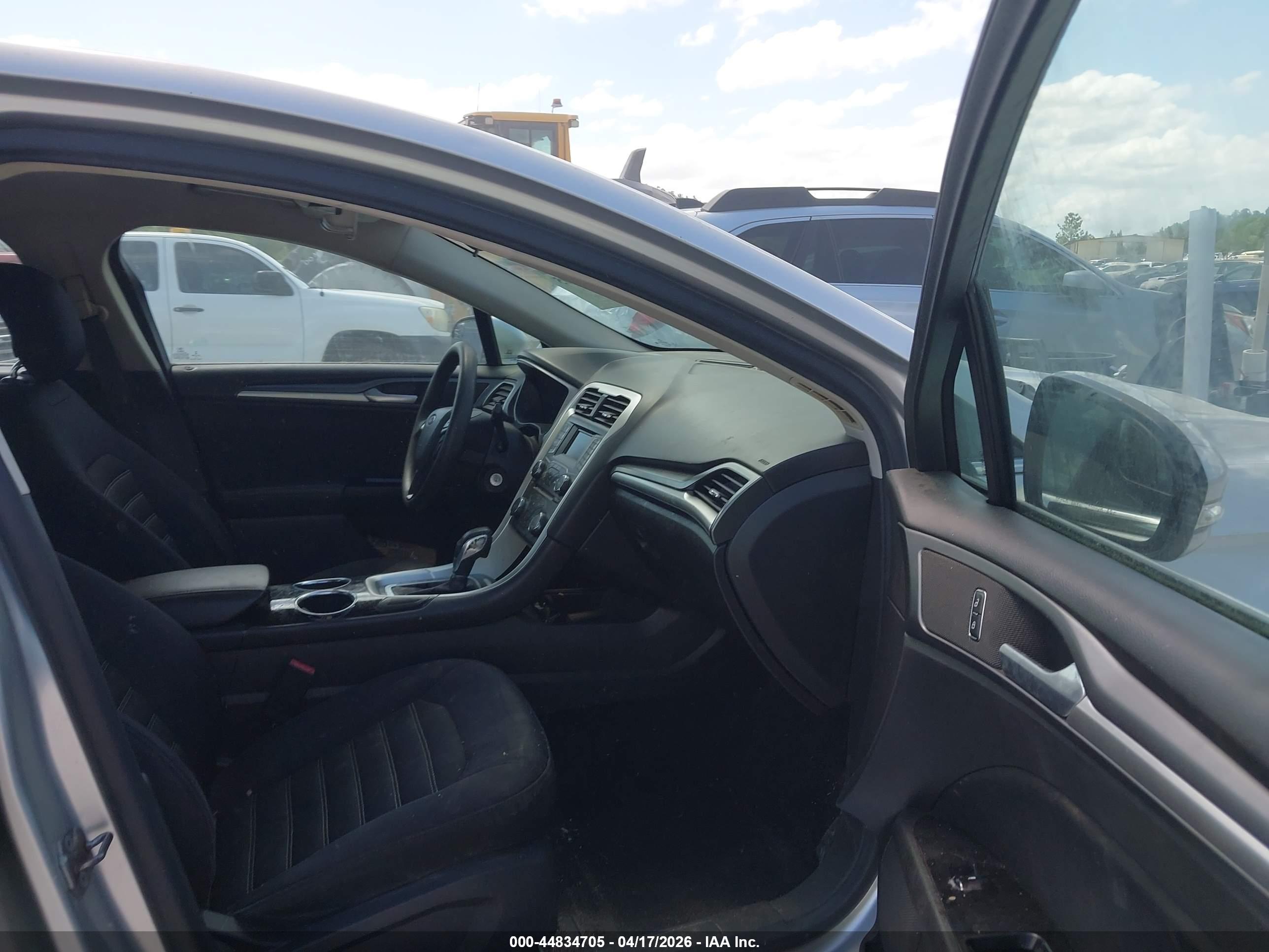 FORD FUSION image 5