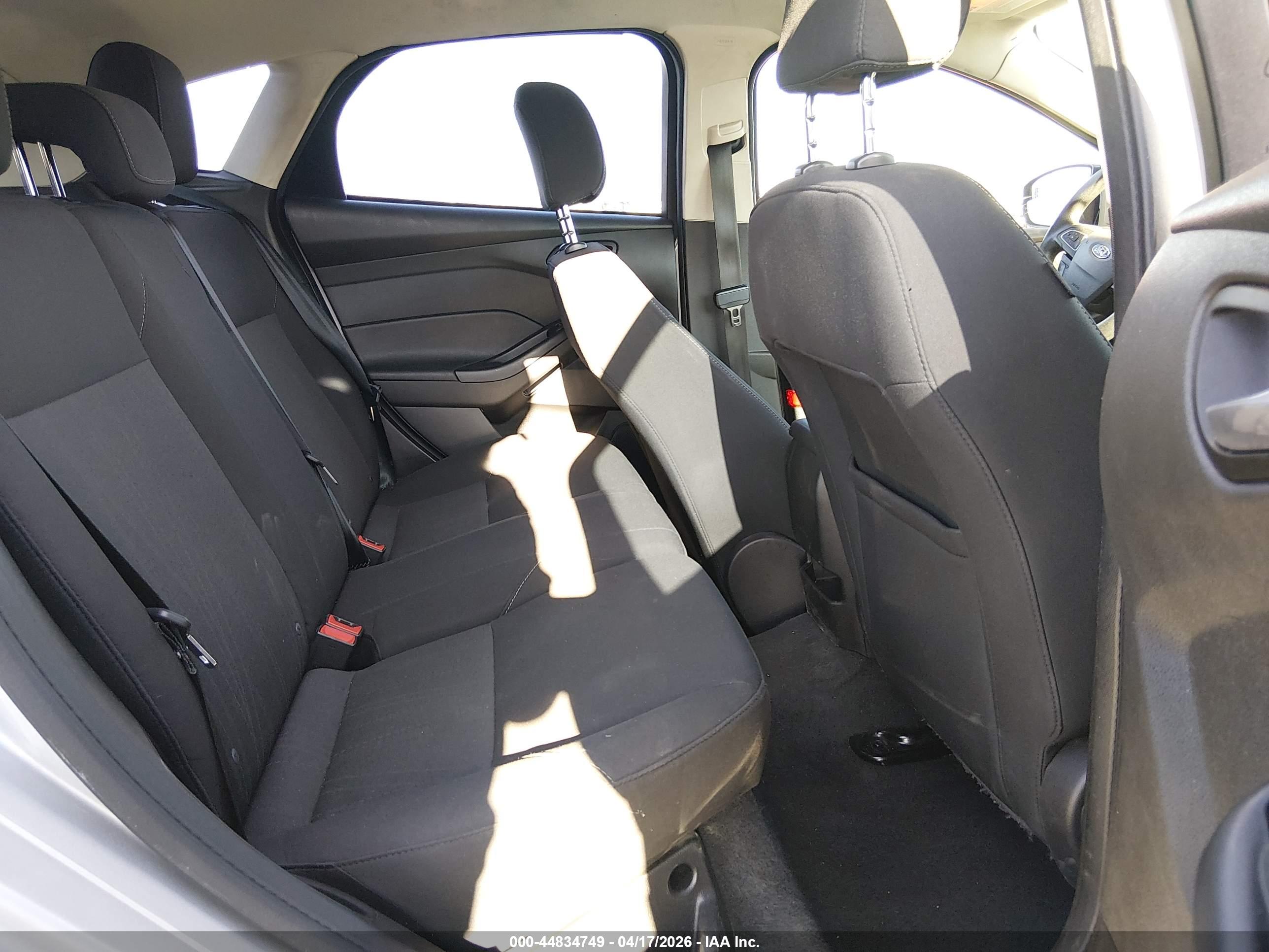 FORD FOCUS image 8