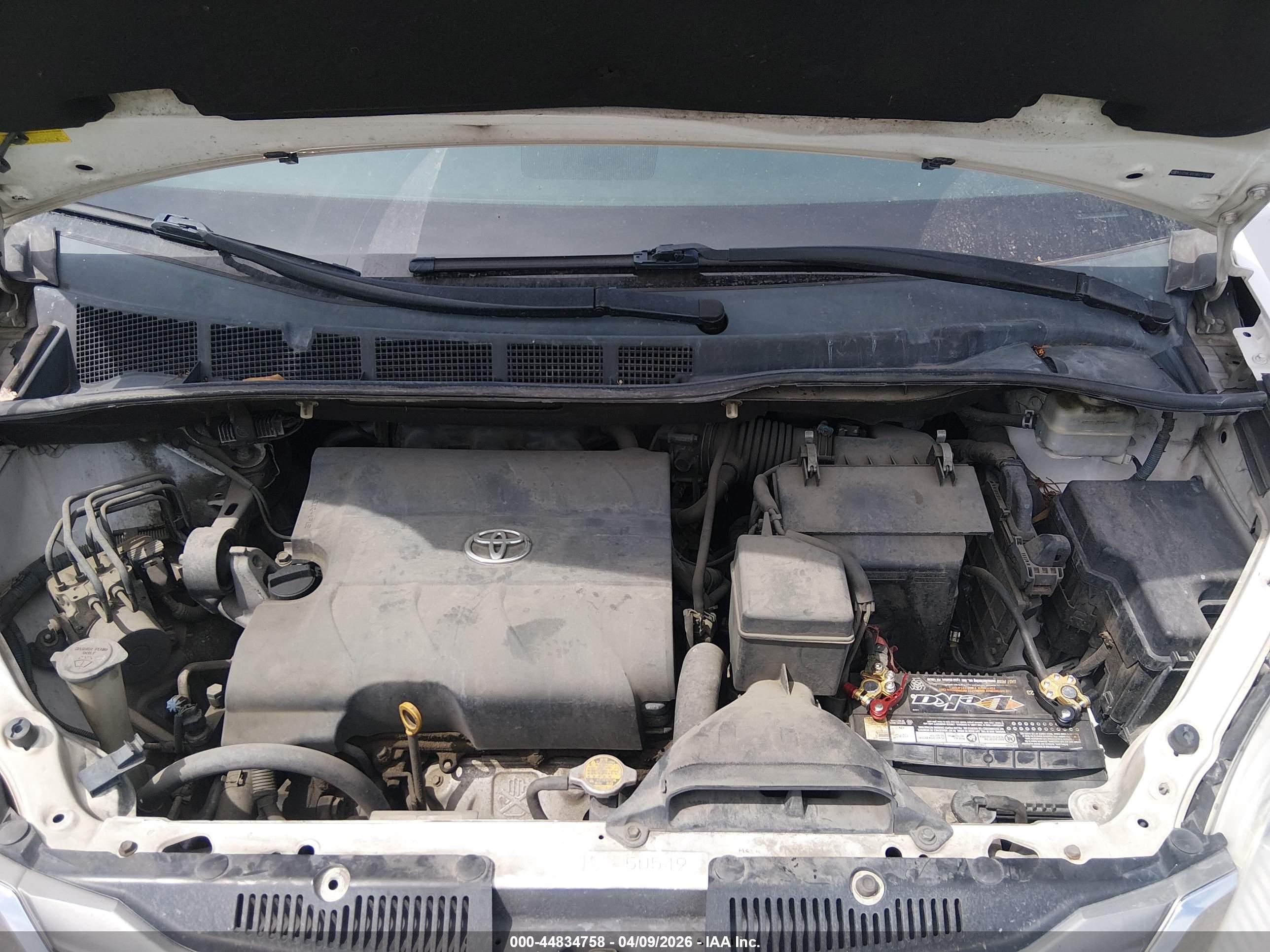 TOYOTA SIENNA image 10