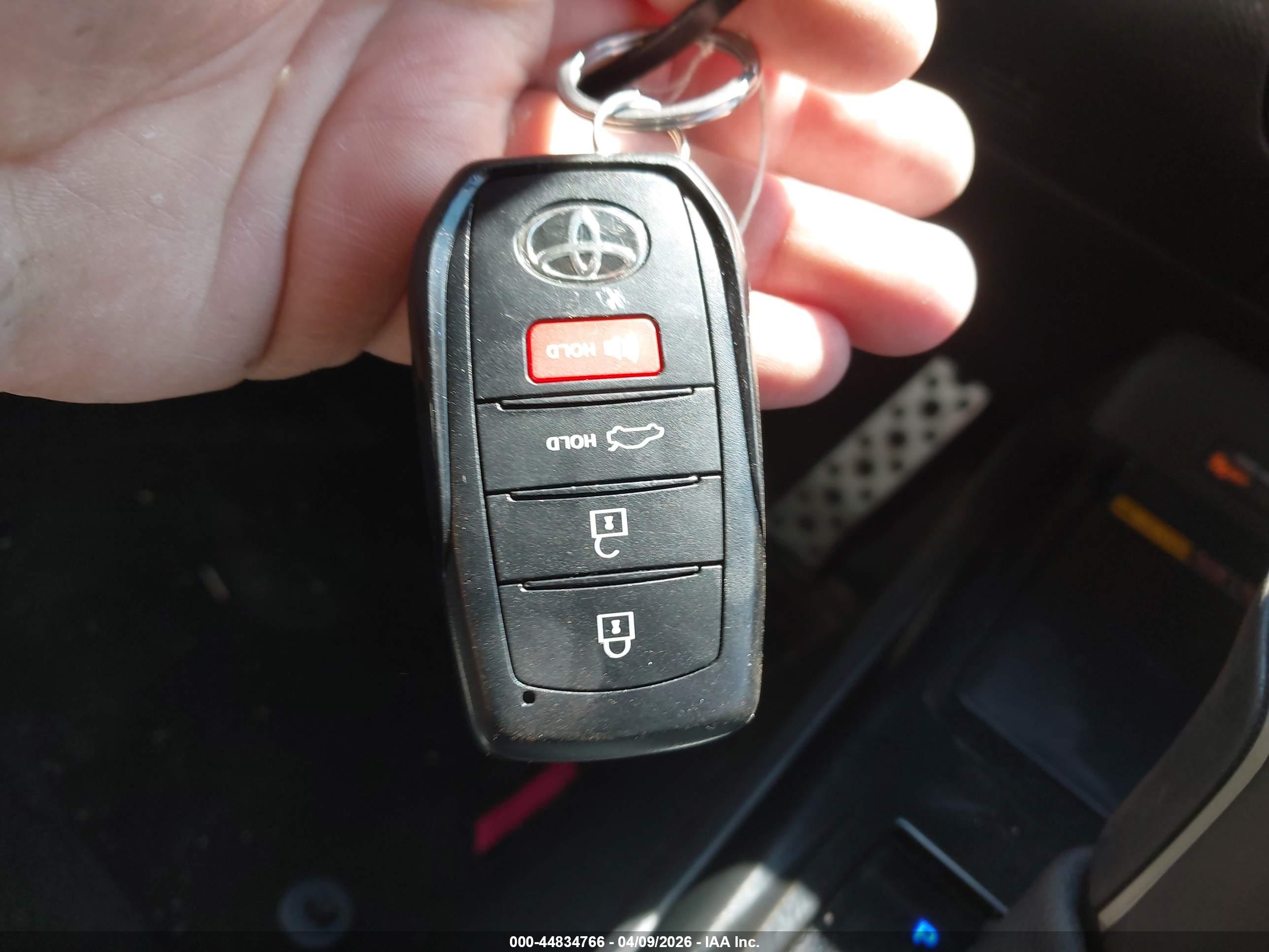 TOYOTA CAMRY image 11