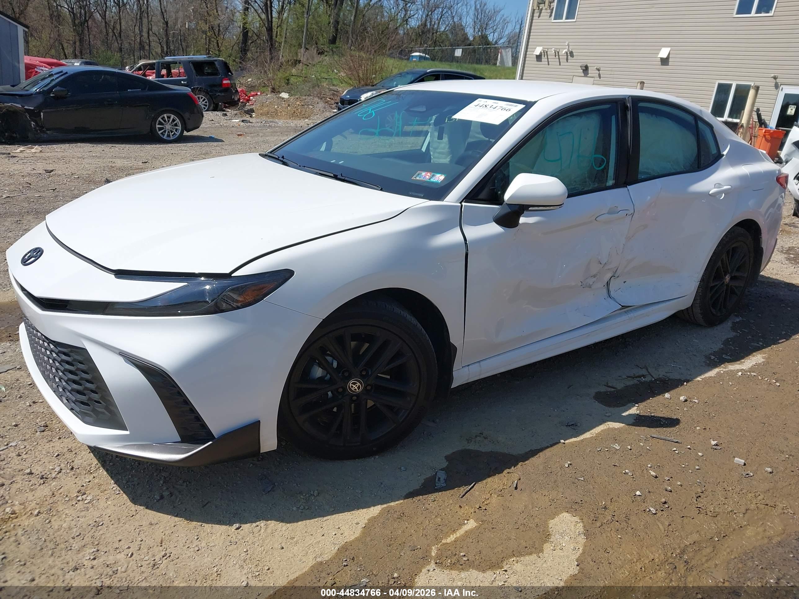 TOYOTA CAMRY image 2