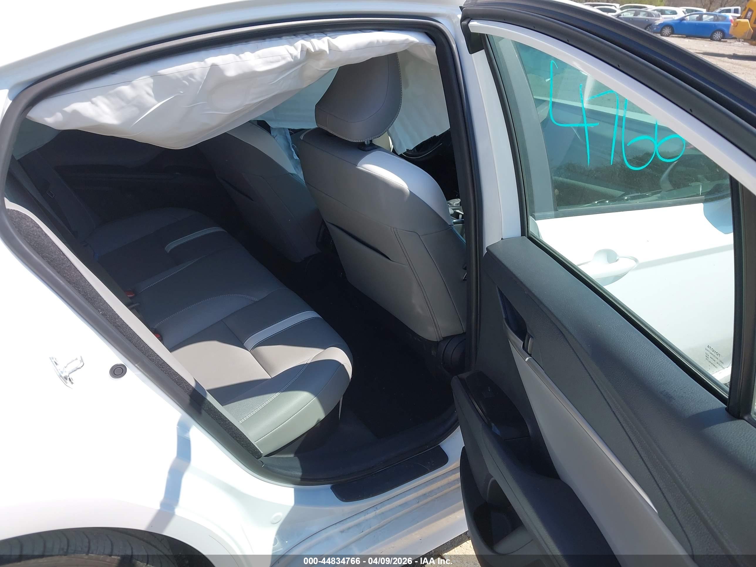TOYOTA CAMRY image 8