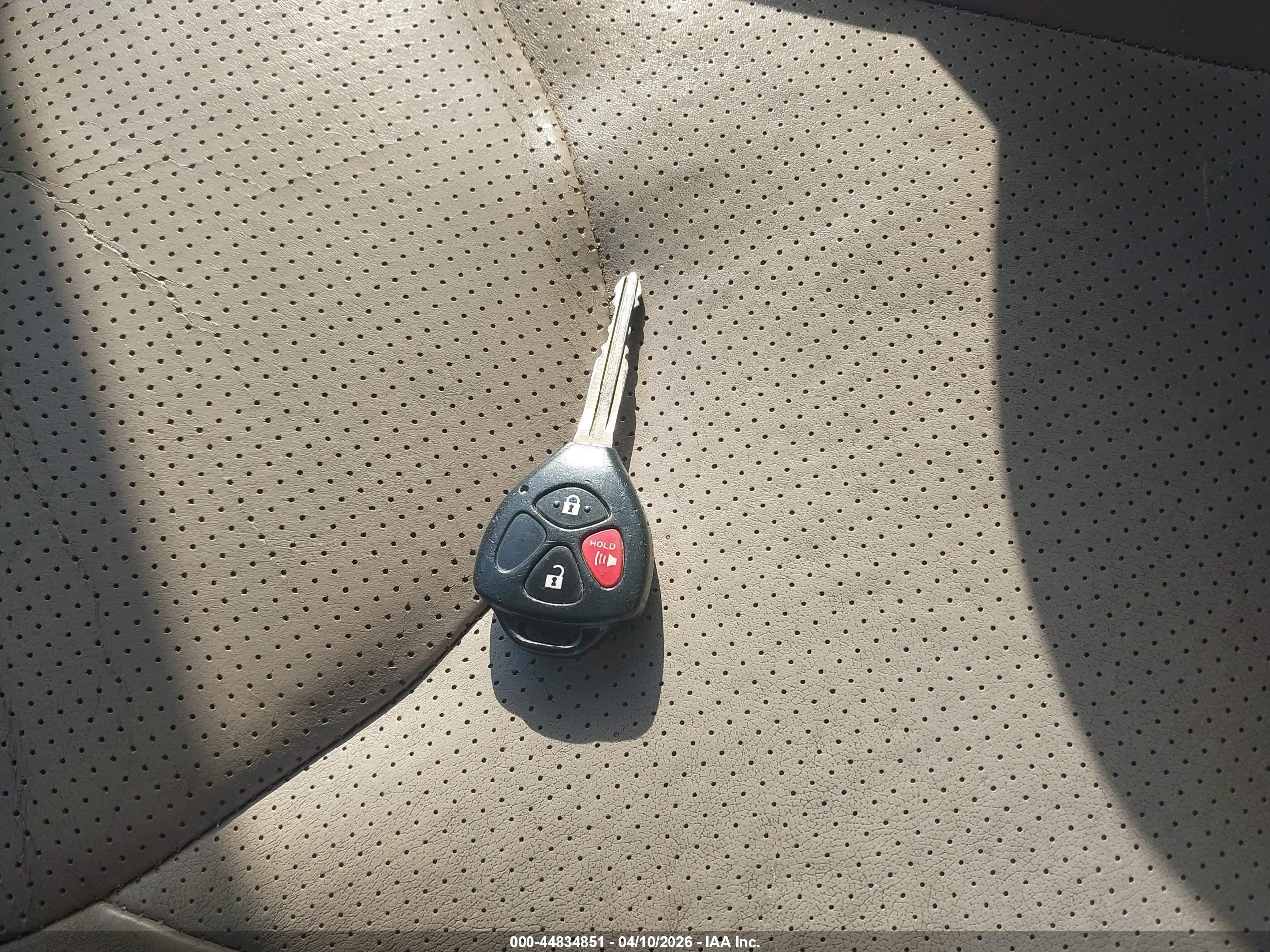 TOYOTA RAV4 image 11