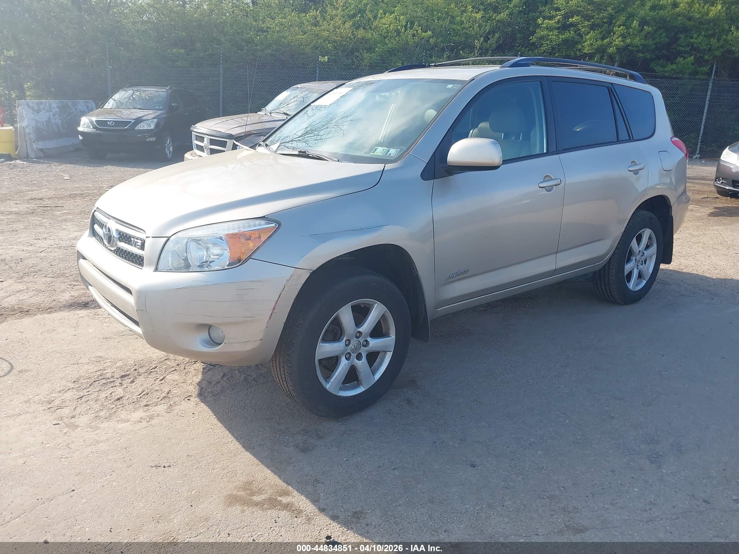 TOYOTA RAV4 image 2