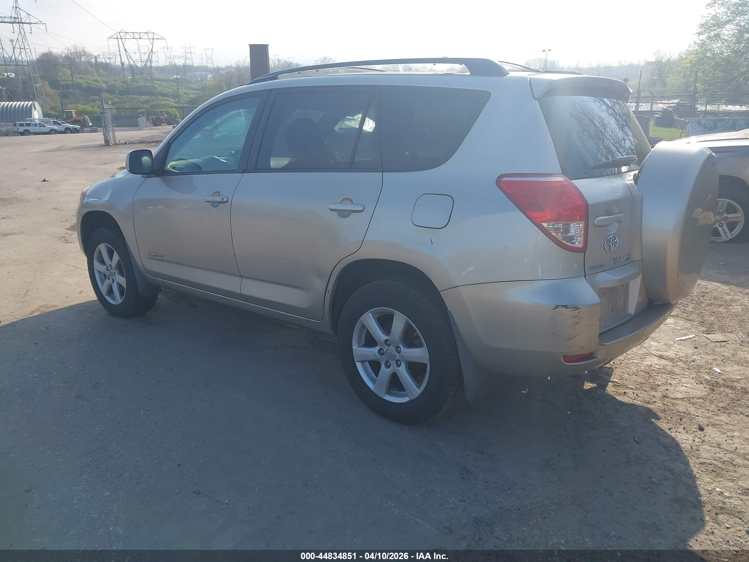 TOYOTA RAV4 image 3