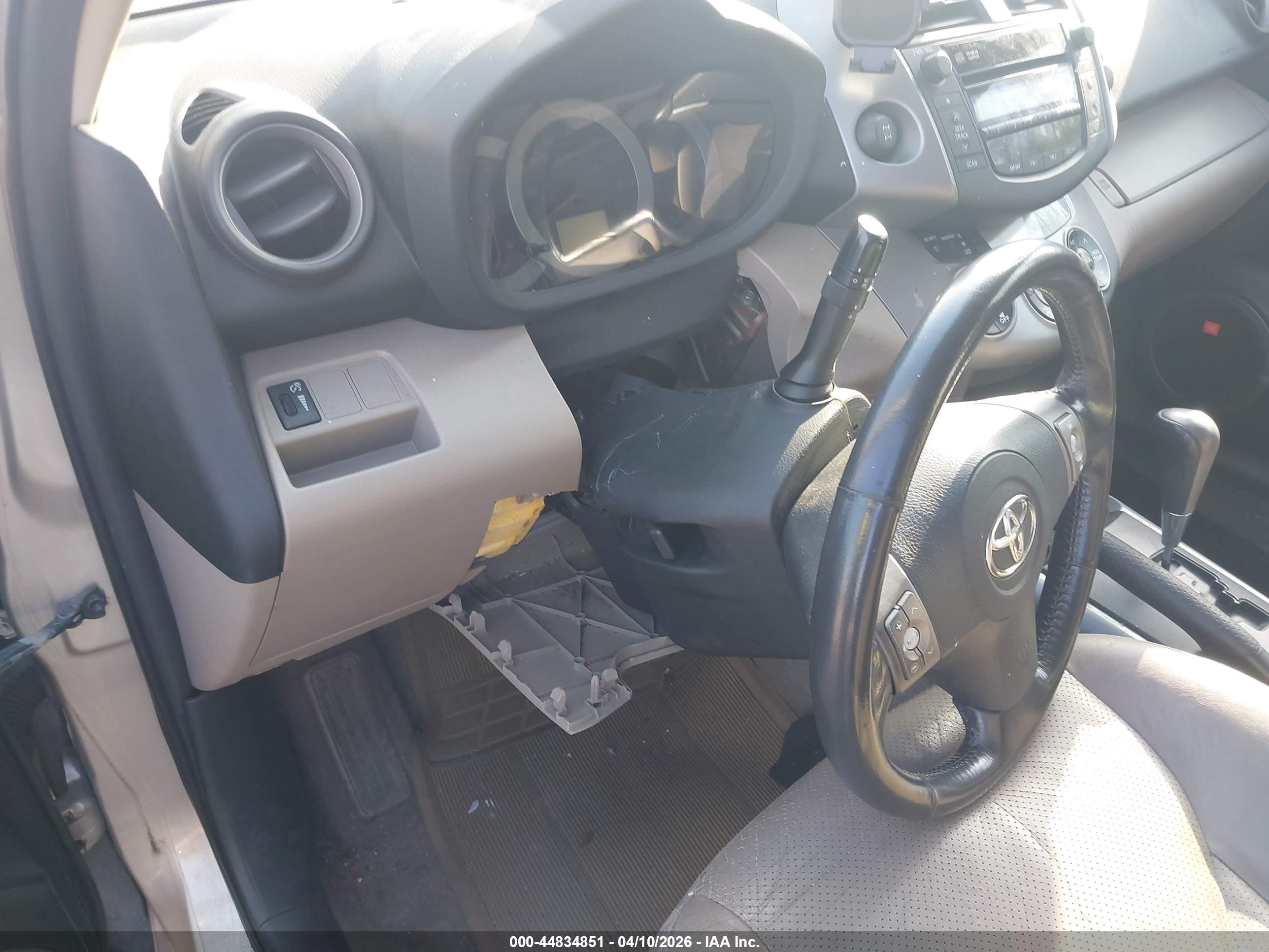 TOYOTA RAV4 image 6