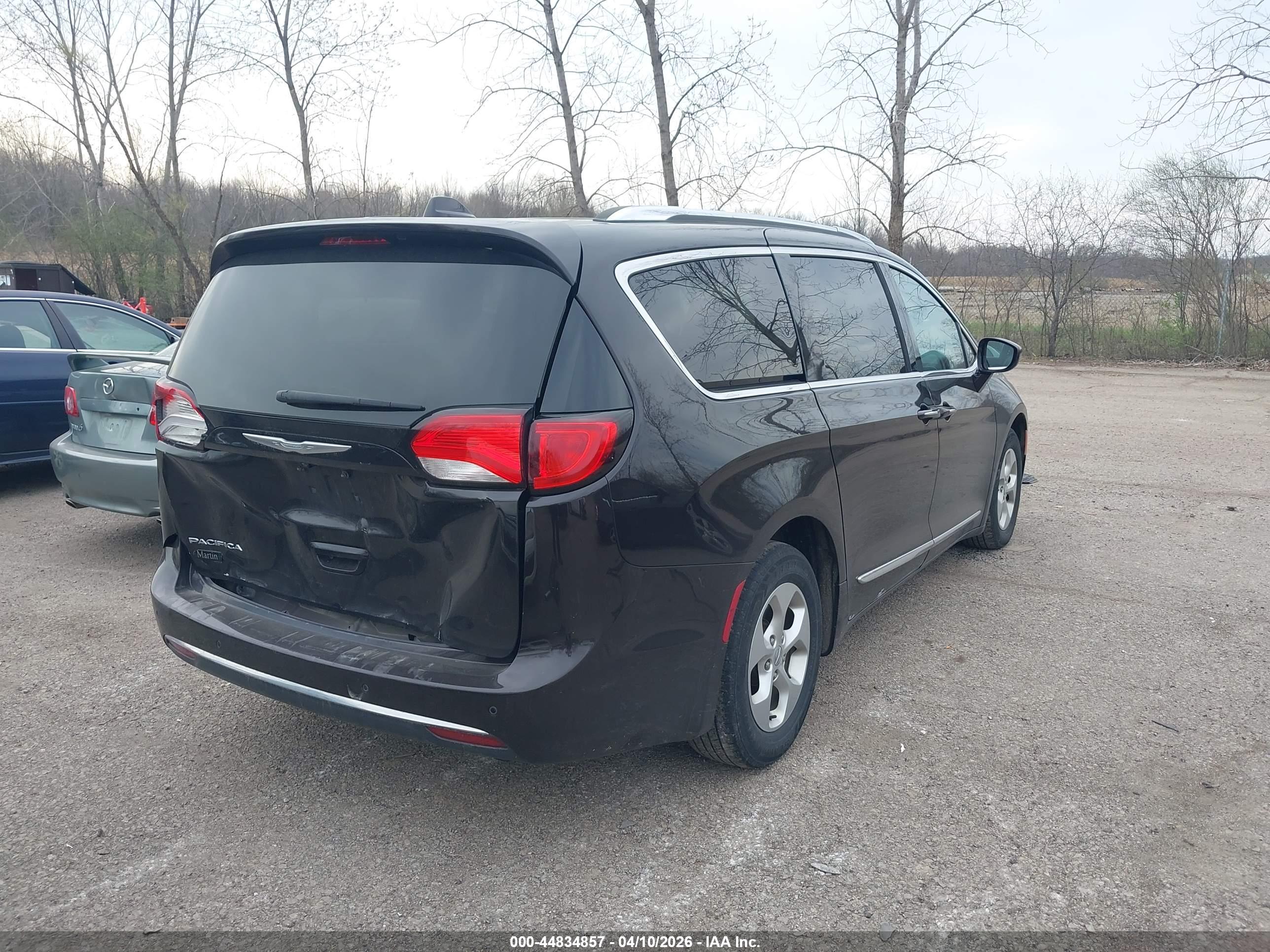 CHRYSLER PACIFICA image 4